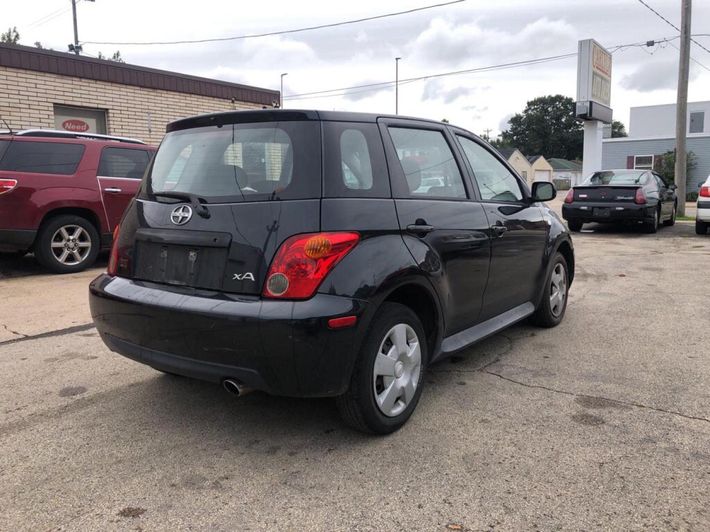 2005 BLACK SCION XA (JTKKT604050) with an 1.5L engine, Automatic transmission, located at 1708 Broadway, Rockford, IL, 61104, (815) 397-5010, 42.252522, -89.069359 - Photo#2