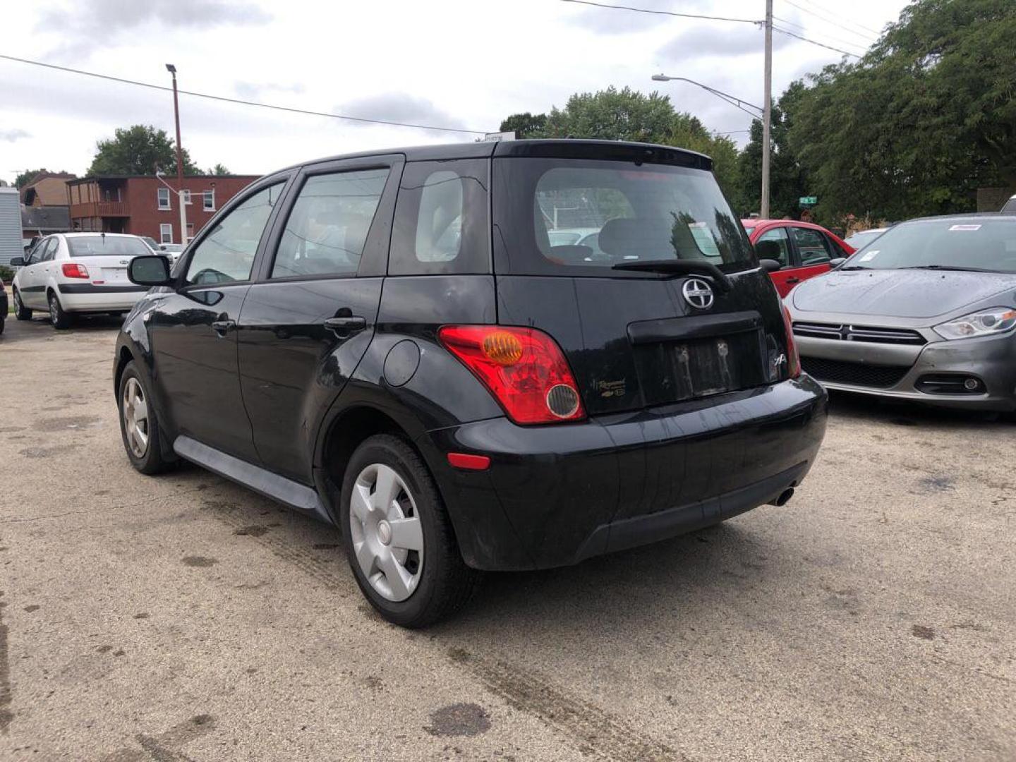 2005 BLACK SCION XA (JTKKT604050) with an 1.5L engine, Automatic transmission, located at 1708 Broadway, Rockford, IL, 61104, (815) 397-5010, 42.252522, -89.069359 - Photo#3