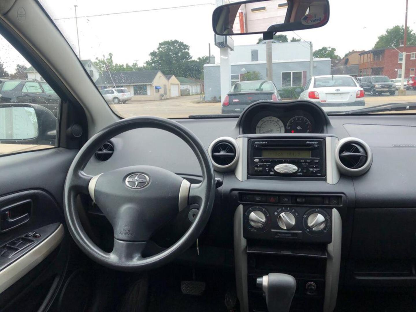 2005 BLACK SCION XA (JTKKT604050) with an 1.5L engine, Automatic transmission, located at 1708 Broadway, Rockford, IL, 61104, (815) 397-5010, 42.252522, -89.069359 - Photo#5