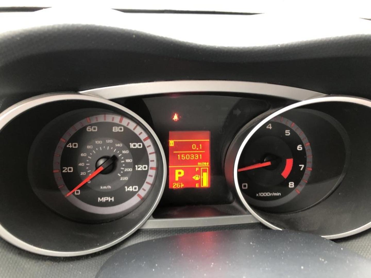 2008 SILVER MITSUBISHI OUTLANDER ES (JA4LS21W48Z) with an 2.4L engine, Automatic transmission, located at 1708 Broadway, Rockford, IL, 61104, (815) 397-5010, 42.252522, -89.069359 - Photo#7