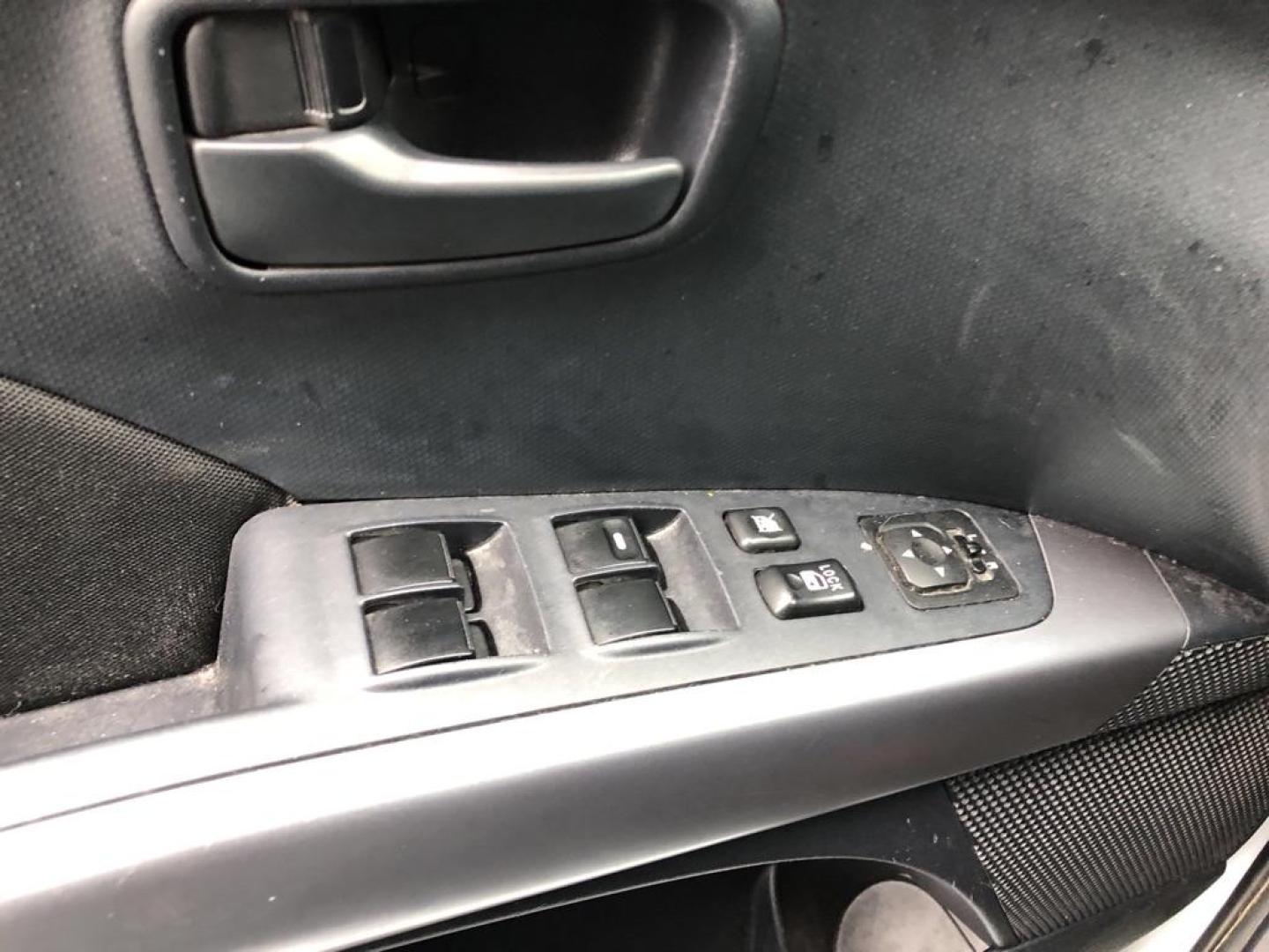 2008 SILVER MITSUBISHI OUTLANDER ES (JA4LS21W48Z) with an 2.4L engine, Automatic transmission, located at 1708 Broadway, Rockford, IL, 61104, (815) 397-5010, 42.252522, -89.069359 - Photo#8