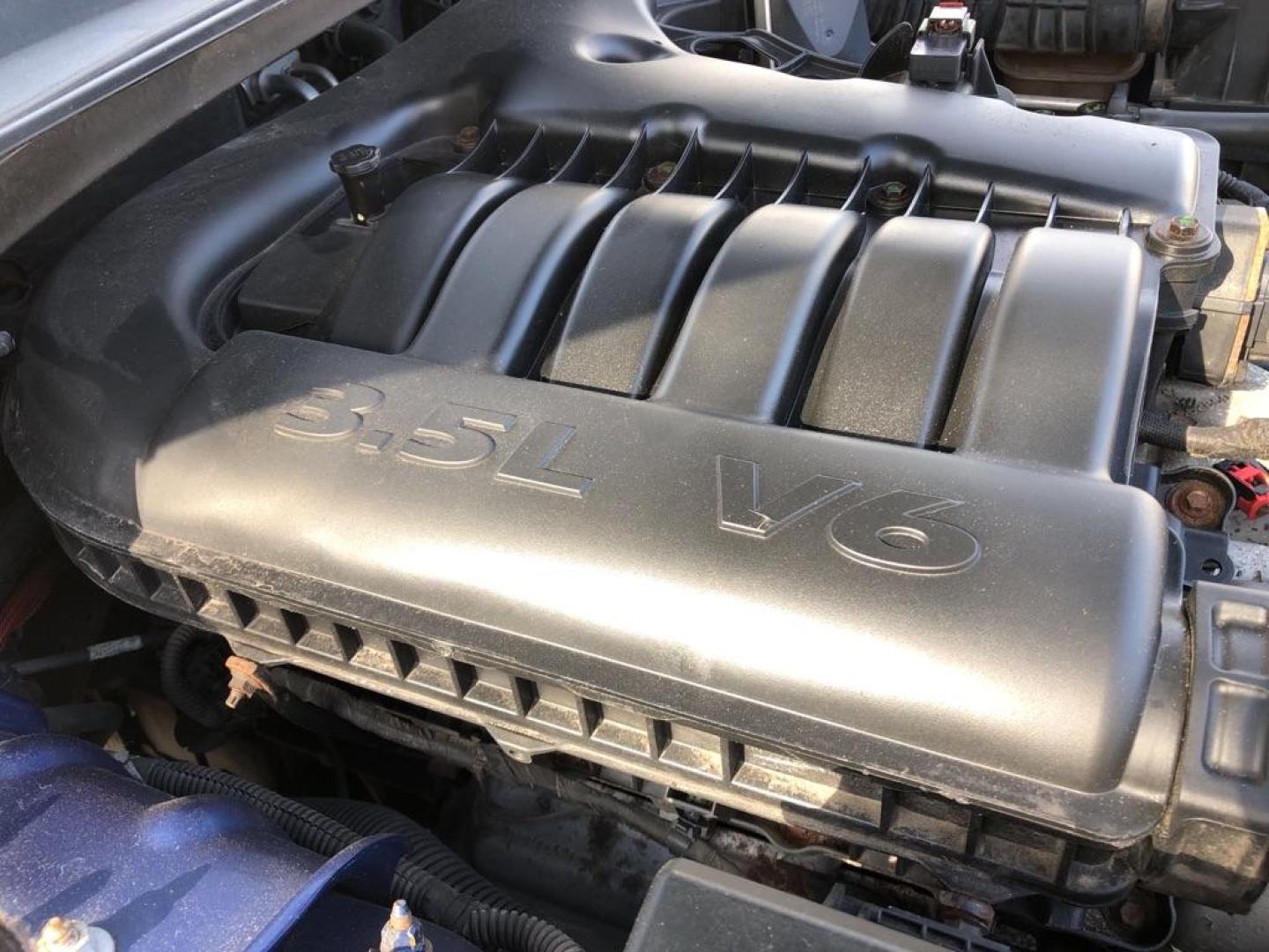 2009 BLUE CHRYSLER 300 TOURING (2C3LA53V69H) with an 3.5L engine, Automatic transmission, located at 1708 Broadway, Rockford, IL, 61104, (815) 397-5010, 42.252522, -89.069359 - Photo#10