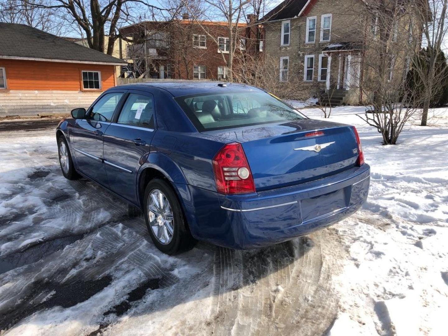2009 BLUE CHRYSLER 300 TOURING (2C3LA53V69H) with an 3.5L engine, Automatic transmission, located at 1708 Broadway, Rockford, IL, 61104, (815) 397-5010, 42.252522, -89.069359 - Photo#3