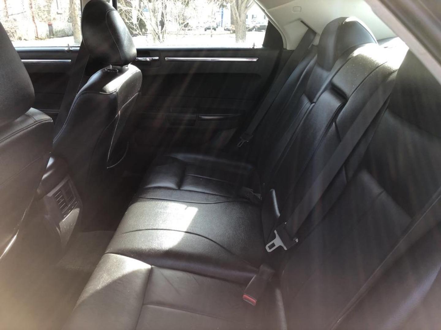 2009 BLUE CHRYSLER 300 TOURING (2C3LA53V69H) with an 3.5L engine, Automatic transmission, located at 1708 Broadway, Rockford, IL, 61104, (815) 397-5010, 42.252522, -89.069359 - Photo#4