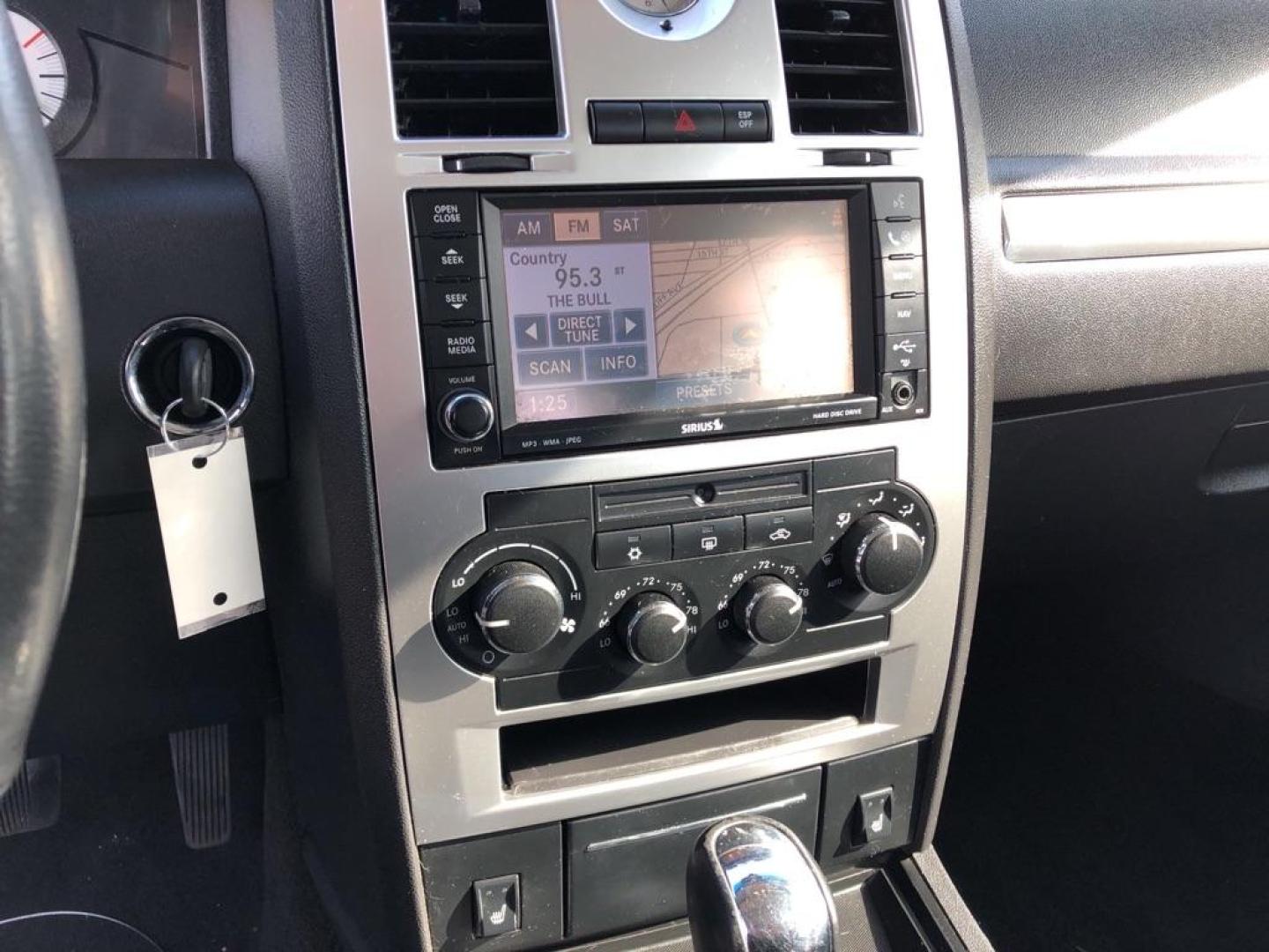 2009 BLUE CHRYSLER 300 TOURING (2C3LA53V69H) with an 3.5L engine, Automatic transmission, located at 1708 Broadway, Rockford, IL, 61104, (815) 397-5010, 42.252522, -89.069359 - Photo#6