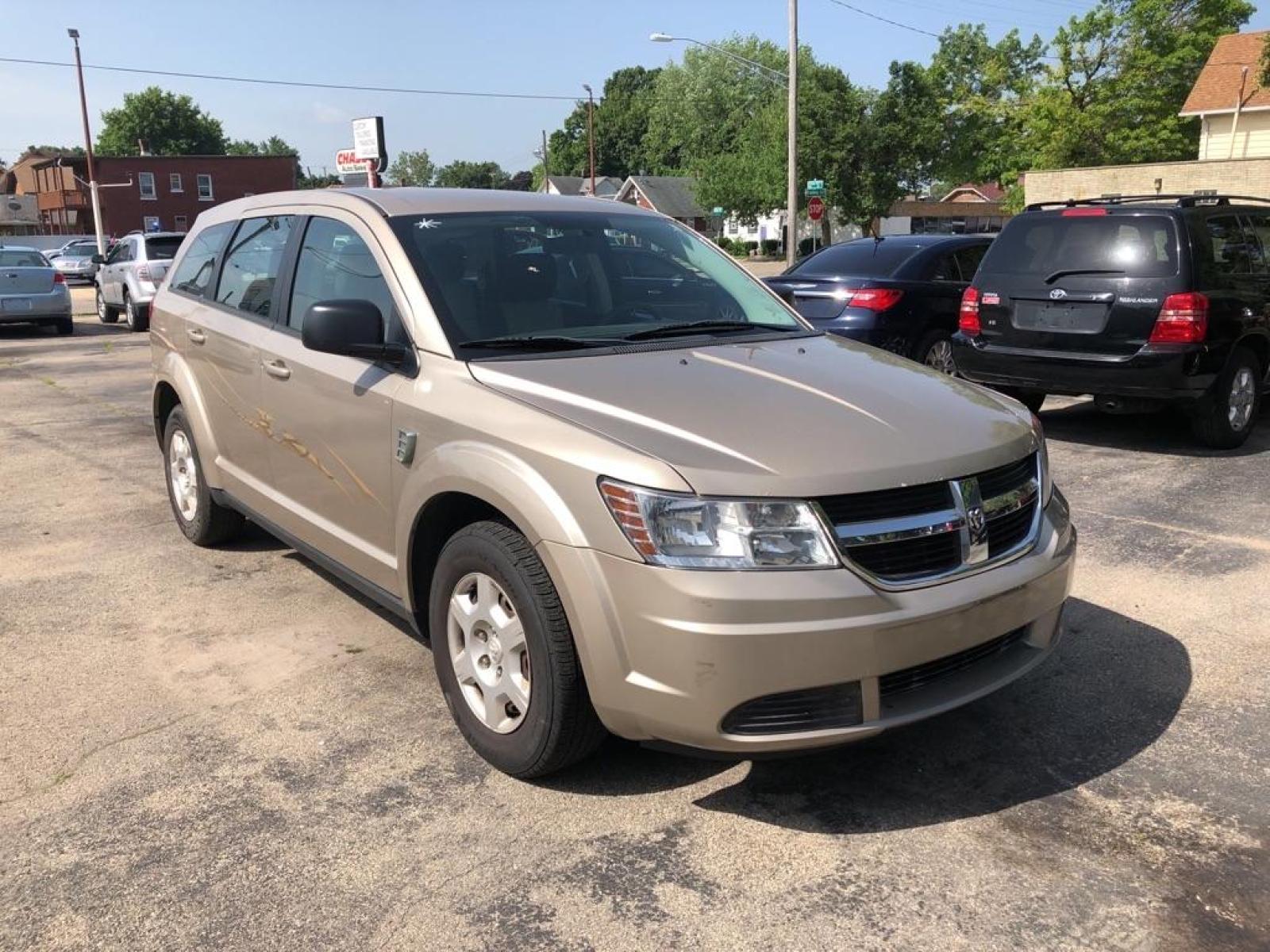 2009 GOLD DODGE JOURNEY SE (3D4GG47B69T) with an 2.4L engine, Automatic transmission, located at 1708 Broadway, Rockford, IL, 61104, (815) 397-5010, 42.252522, -89.069359 - Photo #0