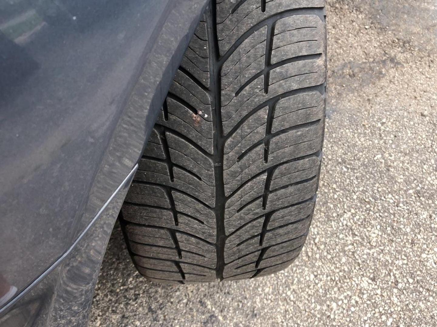 2008 GRAY MAZDA 3 I (JM1BK32F381) with an 2.0L engine, Automatic transmission, located at 1708 Broadway, Rockford, IL, 61104, (815) 397-5010, 42.252522, -89.069359 - Photo#10