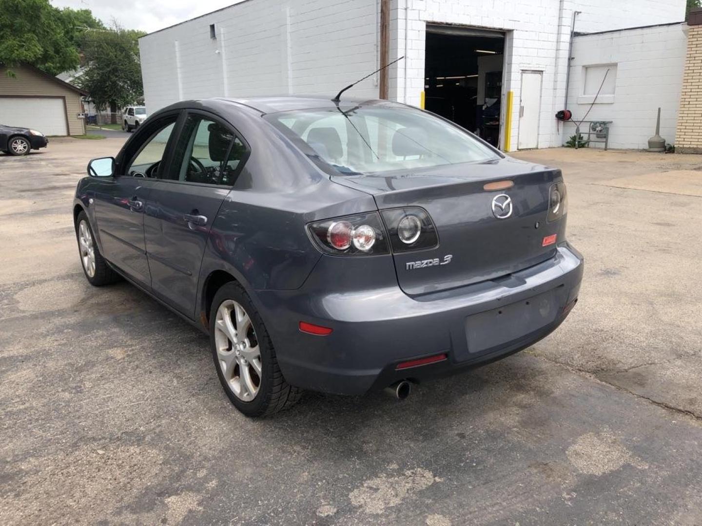 2008 GRAY MAZDA 3 I (JM1BK32F381) with an 2.0L engine, Automatic transmission, located at 1708 Broadway, Rockford, IL, 61104, (815) 397-5010, 42.252522, -89.069359 - Photo#3