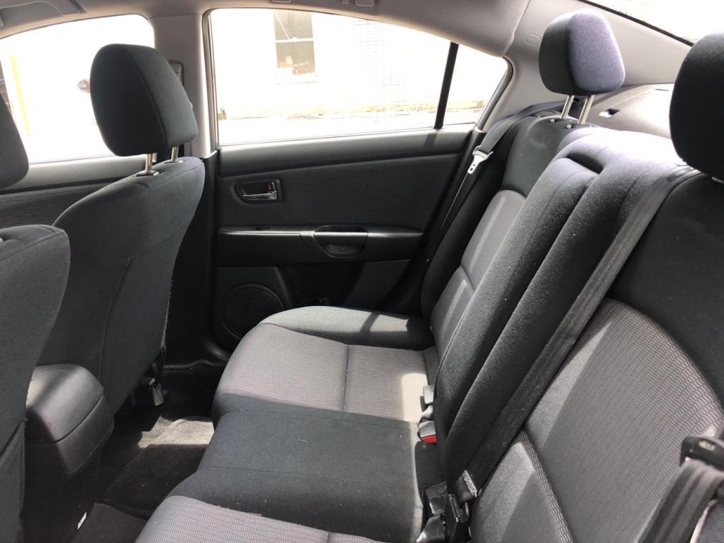 2008 GRAY MAZDA 3 I (JM1BK32F381) with an 2.0L engine, Automatic transmission, located at 1708 Broadway, Rockford, IL, 61104, (815) 397-5010, 42.252522, -89.069359 - Photo#4