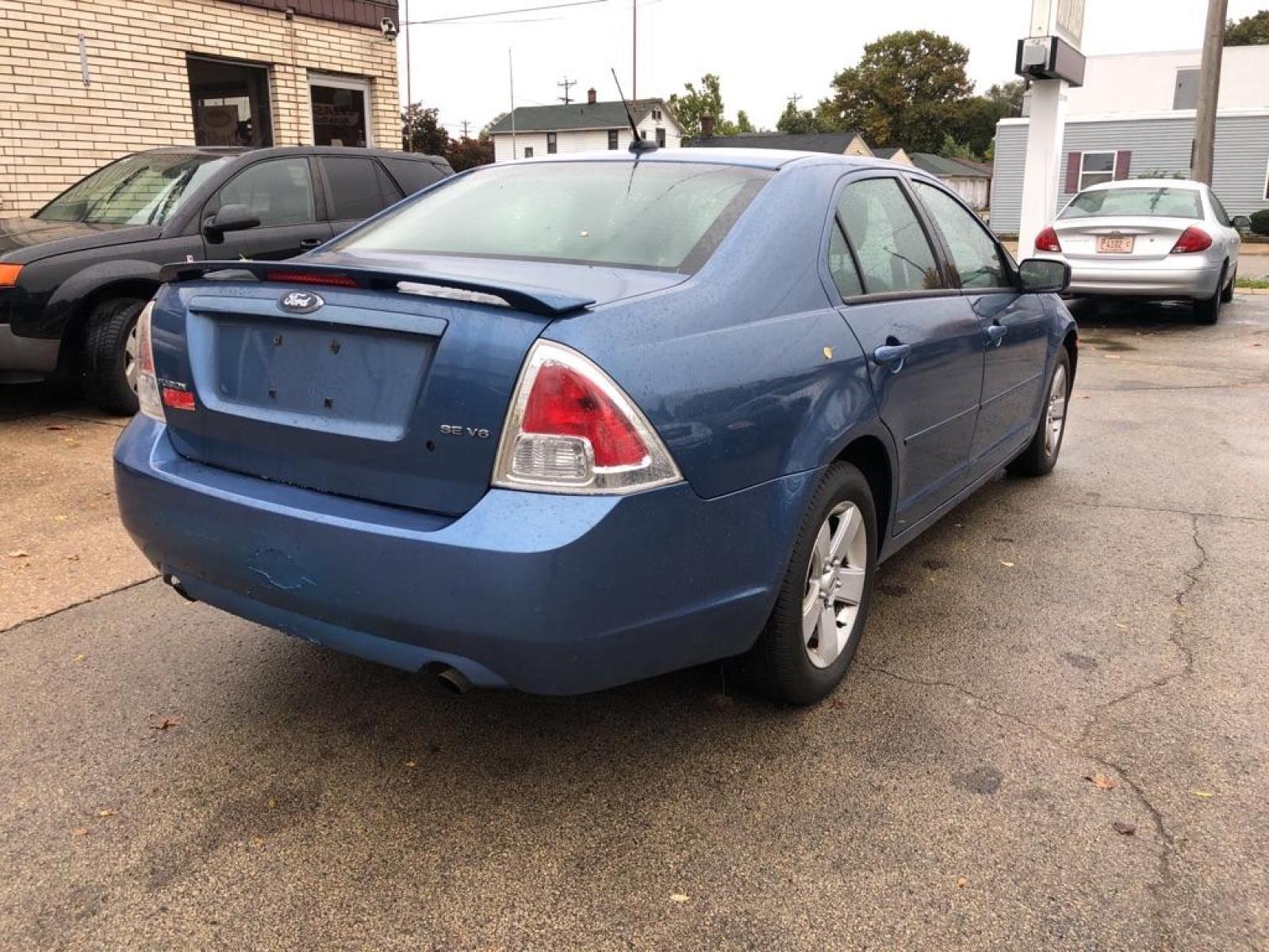 2009 BLUE FORD FUSION SE (3FAHP07129R) with an 3.0L engine, Automatic transmission, located at 151 Alpine Road, Rockford, IL, 61108, (815) 398-5010, 42.212986, -89.029320 - Photo #2