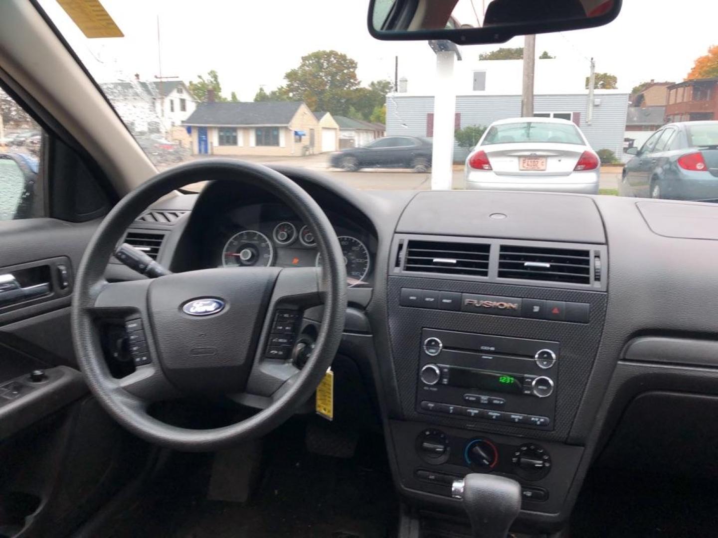 2009 BLUE FORD FUSION SE (3FAHP07129R) with an 3.0L engine, Automatic transmission, located at 1708 Broadway, Rockford, IL, 61104, (815) 397-5010, 42.252522, -89.069359 - Photo#5
