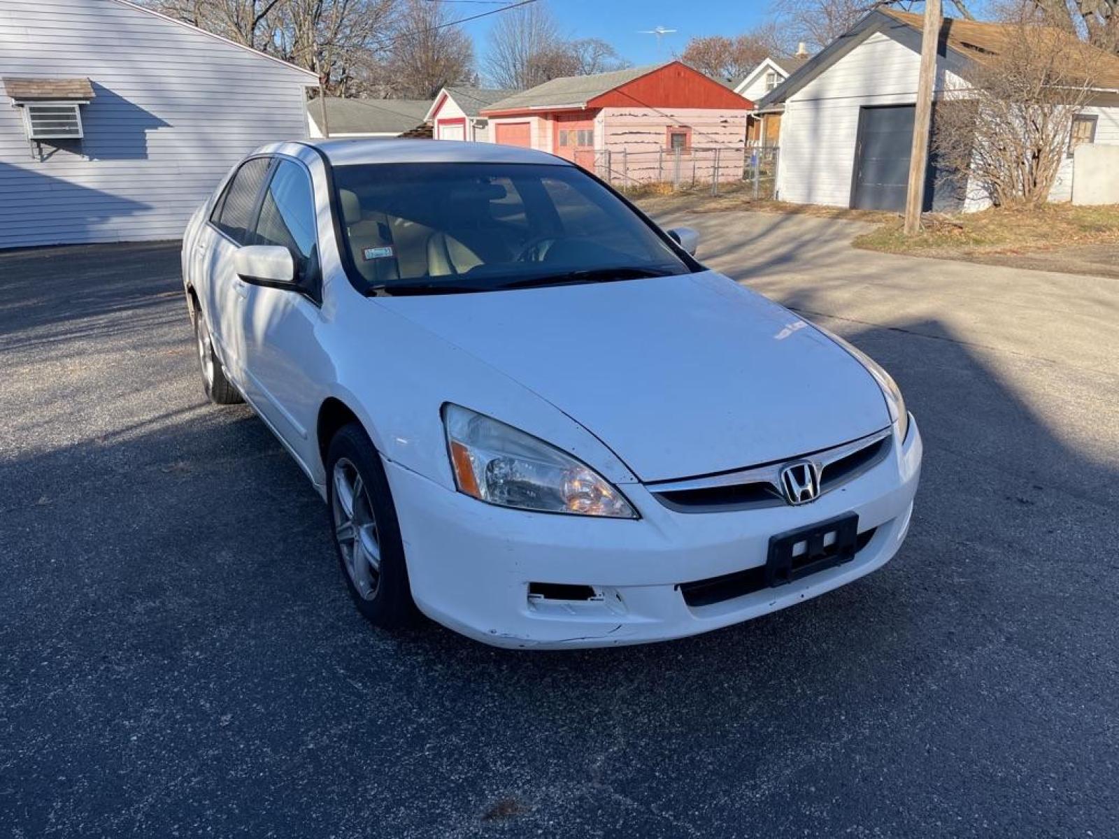 2007 WHITE HONDA ACCORD SE (1HGCM56357A) with an 2.4L engine, Automatic transmission, located at 1708 Broadway, Rockford, IL, 61104, (815) 397-5010, 42.252522, -89.069359 - Photo #1