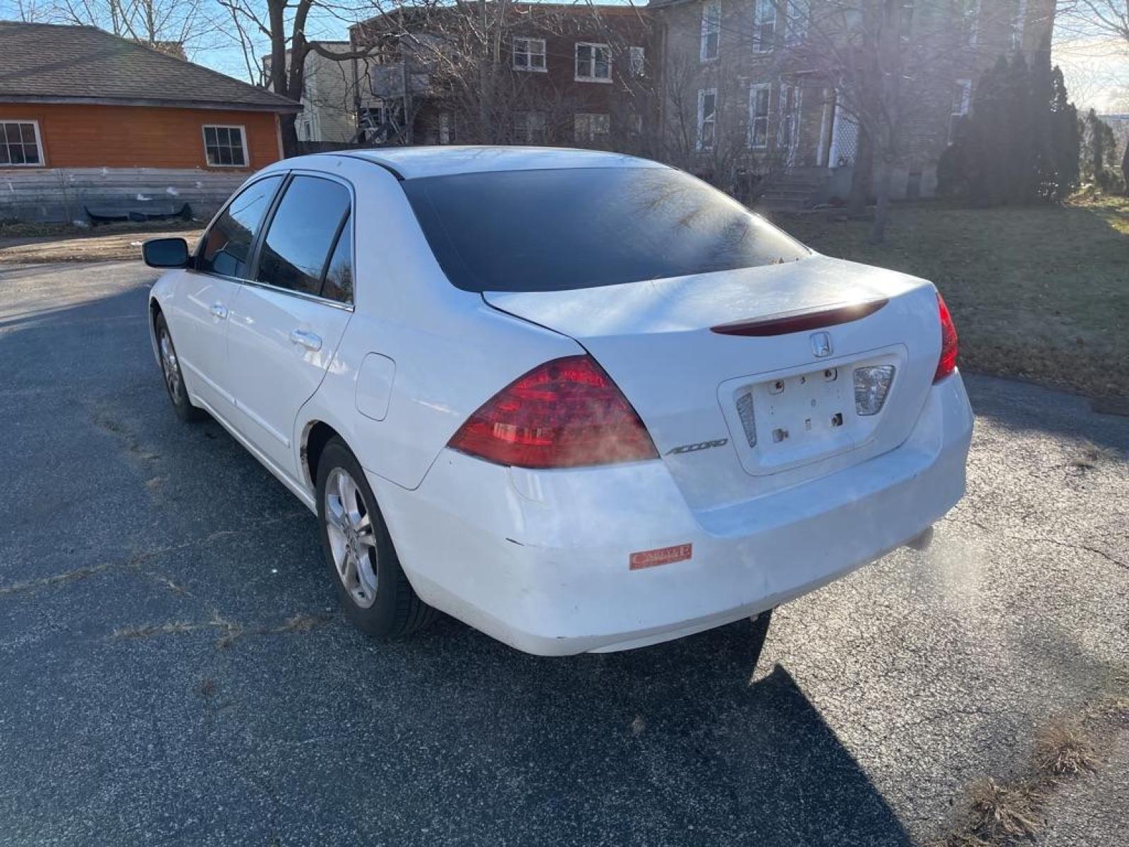 2007 WHITE HONDA ACCORD SE (1HGCM56357A) with an 2.4L engine, Automatic transmission, located at 1708 Broadway, Rockford, IL, 61104, (815) 397-5010, 42.252522, -89.069359 - Photo #3