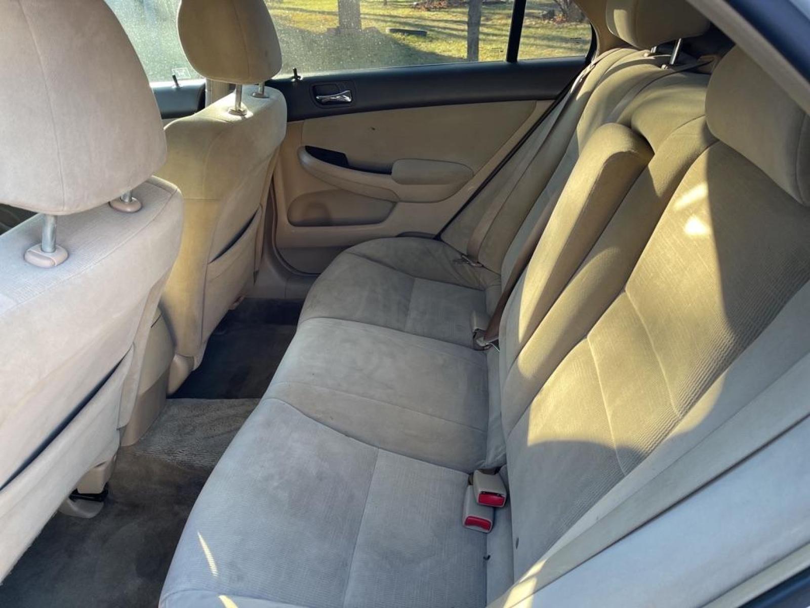 2007 WHITE HONDA ACCORD SE (1HGCM56357A) with an 2.4L engine, Automatic transmission, located at 1708 Broadway, Rockford, IL, 61104, (815) 397-5010, 42.252522, -89.069359 - Photo #4