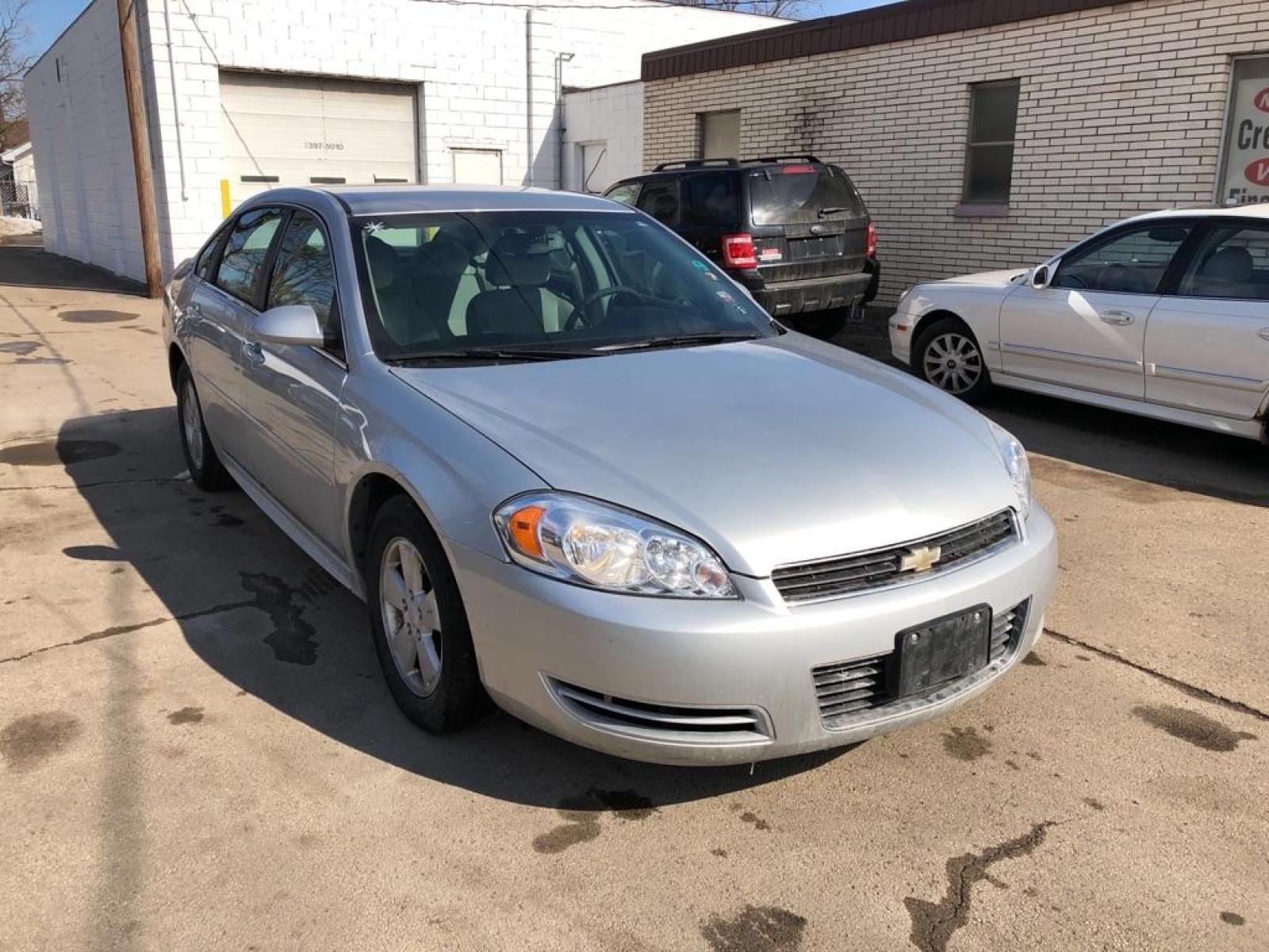 2009 SILVER CHEVROLET IMPALA 1LT (2G1WT57K491) with an 3.5L engine, Automatic transmission, located at 1708 Broadway, Rockford, IL, 61104, (815) 397-5010, 42.252522, -89.069359 - Photo #1