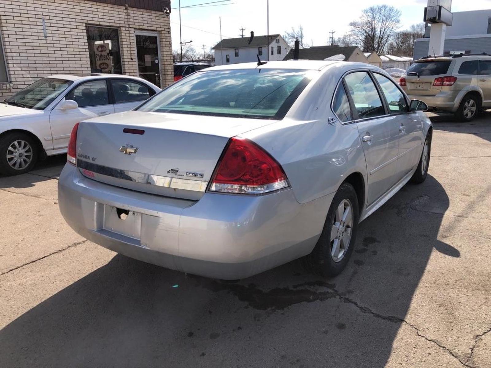 2009 SILVER CHEVROLET IMPALA 1LT (2G1WT57K491) with an 3.5L engine, Automatic transmission, located at 1708 Broadway, Rockford, IL, 61104, (815) 397-5010, 42.252522, -89.069359 - Photo #2