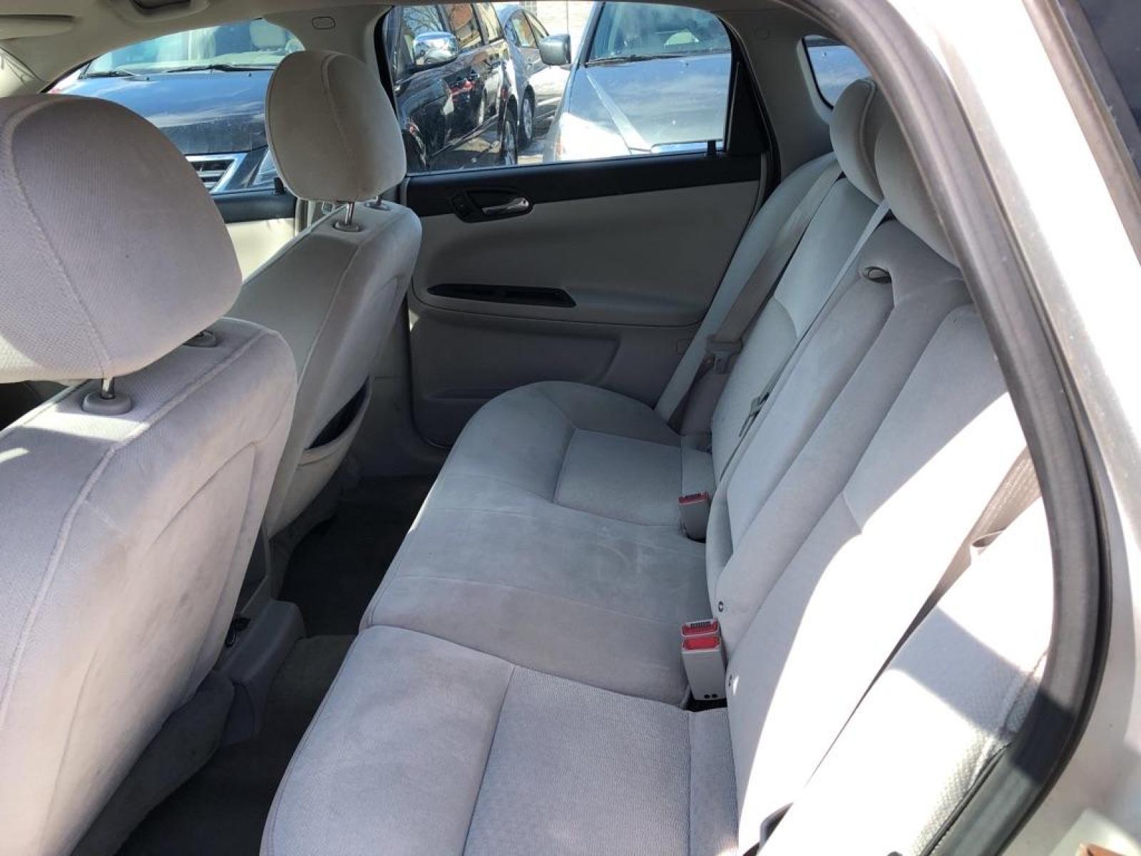 2009 SILVER CHEVROLET IMPALA 1LT (2G1WT57K491) with an 3.5L engine, Automatic transmission, located at 1708 Broadway, Rockford, IL, 61104, (815) 397-5010, 42.252522, -89.069359 - Photo #4
