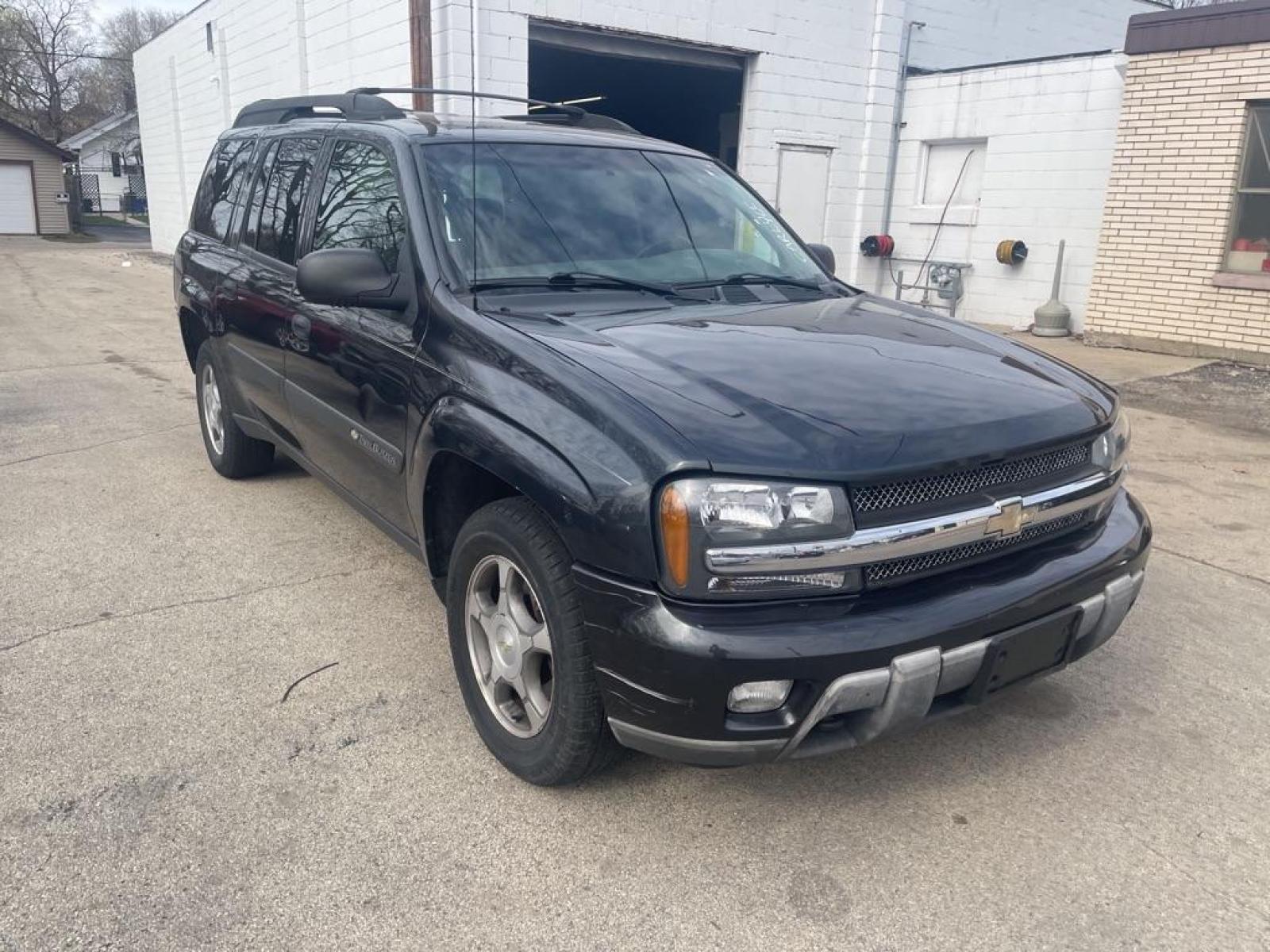 2004 GRAY CHEVROLET TRAILBLAZER EXT LS (1GNET16S746) with an 4.2L engine, Automatic transmission, located at 1708 Broadway, Rockford, IL, 61104, (815) 397-5010, 42.252522, -89.069359 - Photo #1