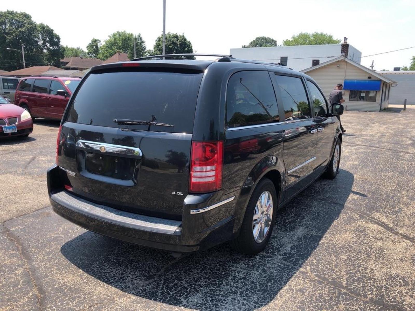 2008 BLACK CHRYSLER TOWN and COUNTRY LIMITED (2A8HR64XX8R) with an 4.0L engine, Automatic transmission, located at 1708 Broadway, Rockford, IL, 61104, (815) 397-5010, 42.252522, -89.069359 - Photo #2