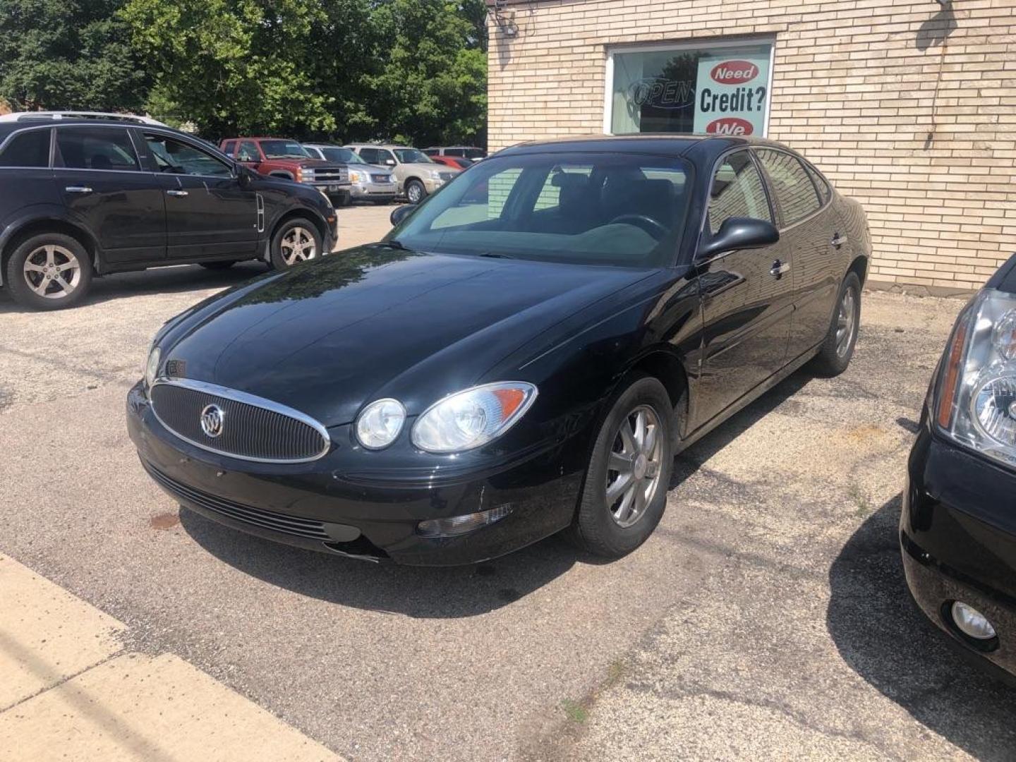 2007 BLACK BUICK LACROSSE CXL (2G4WD552171) with an 3.8L engine, Automatic transmission, located at 1708 Broadway, Rockford, IL, 61104, (815) 397-5010, 42.252522, -89.069359 - Photo#0