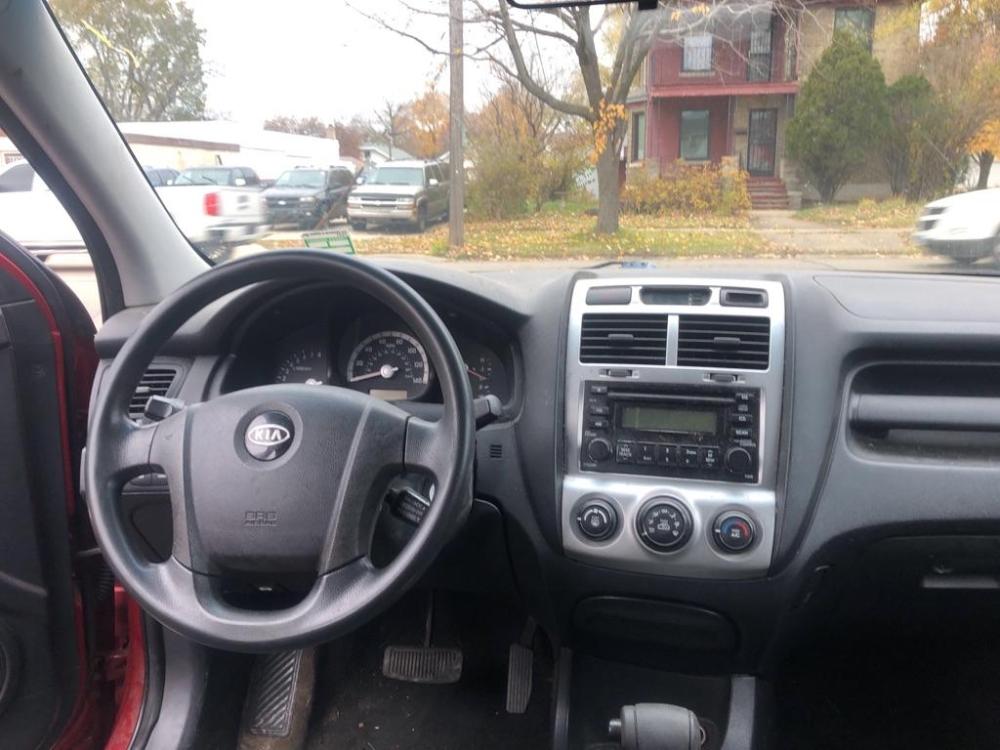 2005 RED KIA NEW SPORTAGE (KNDJE723257) with an 2.7L engine, Automatic transmission, located at 151 Alpine Road, Rockford, IL, 61108, (815) 398-5010, 42.212986, -89.029320 - Photo #5