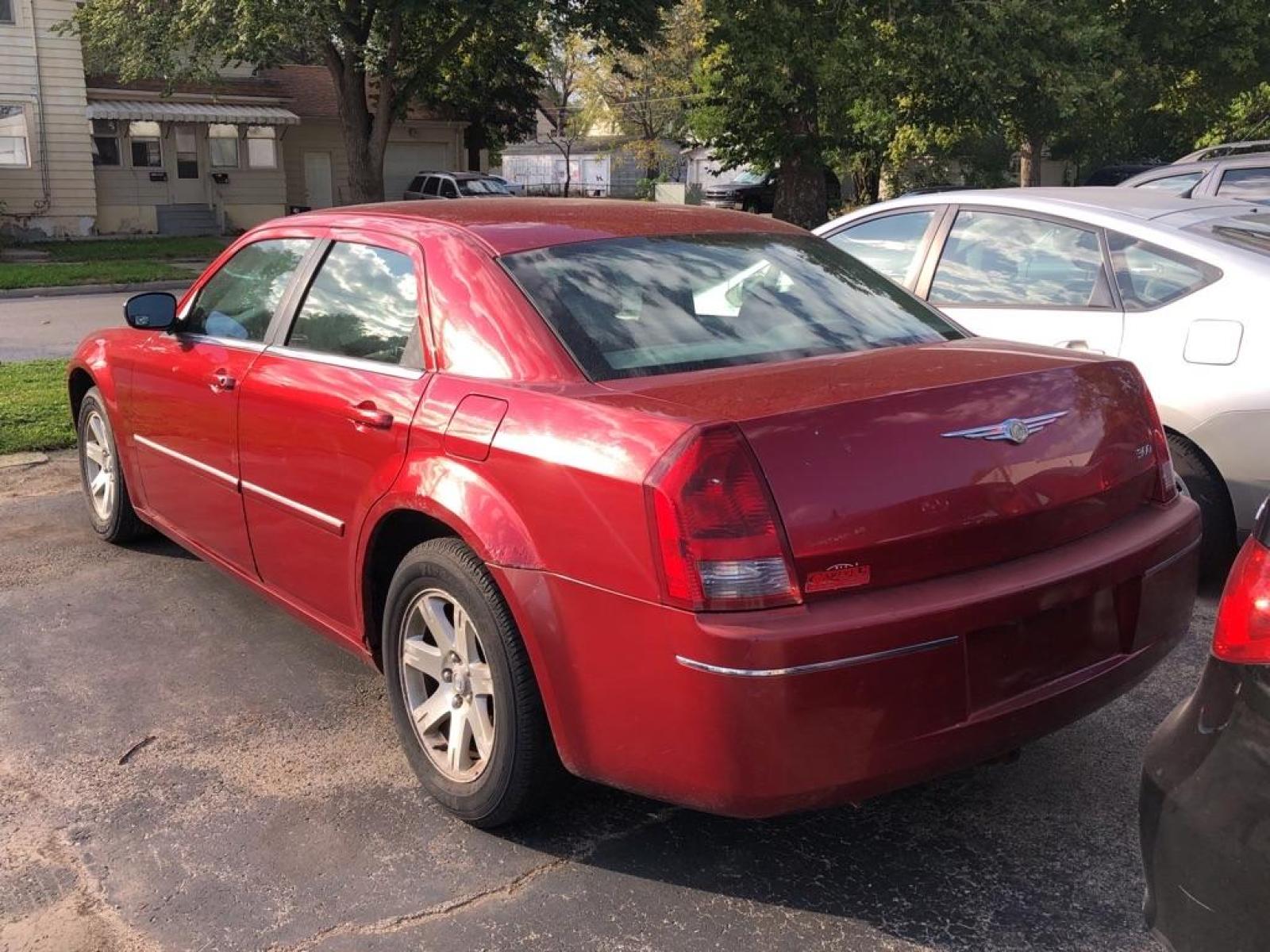 2007 RED CHRYSLER 300 TOURING (2C3KA53GX7H) with an 3.5L engine, Automatic transmission, located at 1708 Broadway, Rockford, IL, 61104, (815) 397-5010, 42.252522, -89.069359 - Photo #3