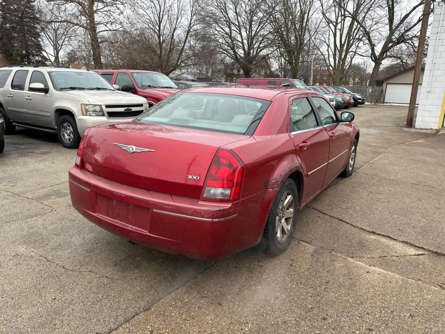 2007 RED CHRYSLER 300 TOURING (2C3KA53GX7H) with an 3.5L engine, Automatic transmission, located at 1708 Broadway, Rockford, IL, 61104, (815) 397-5010, 42.252522, -89.069359 - Photo#2