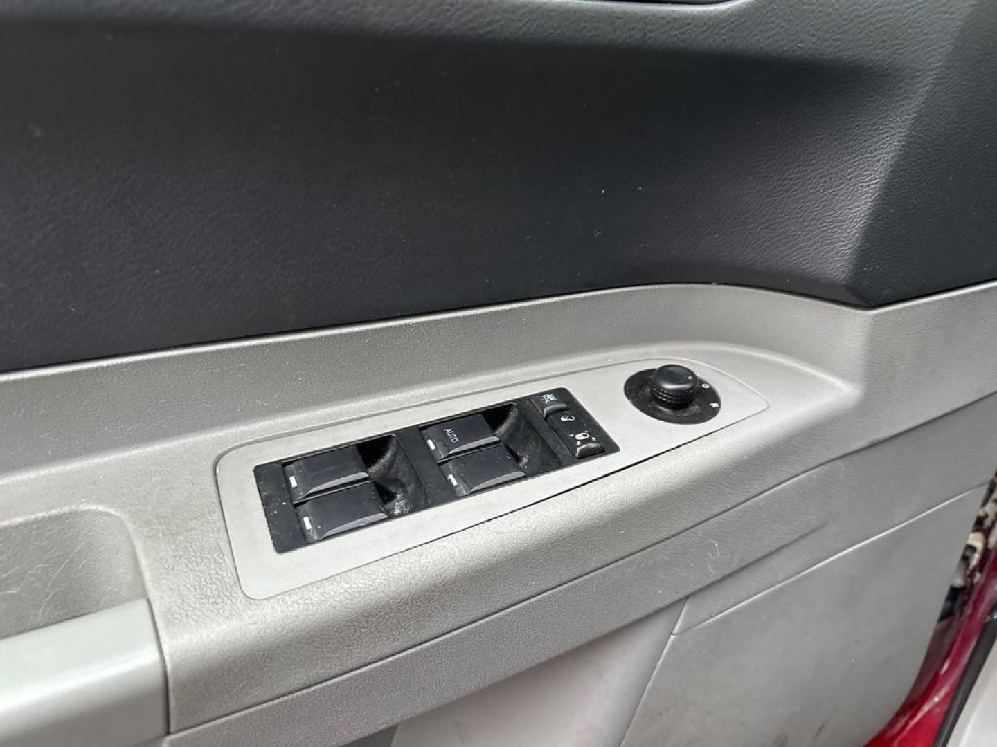 2007 RED CHRYSLER 300 TOURING (2C3KA53GX7H) with an 3.5L engine, Automatic transmission, located at 1708 Broadway, Rockford, IL, 61104, (815) 397-5010, 42.252522, -89.069359 - Photo#7
