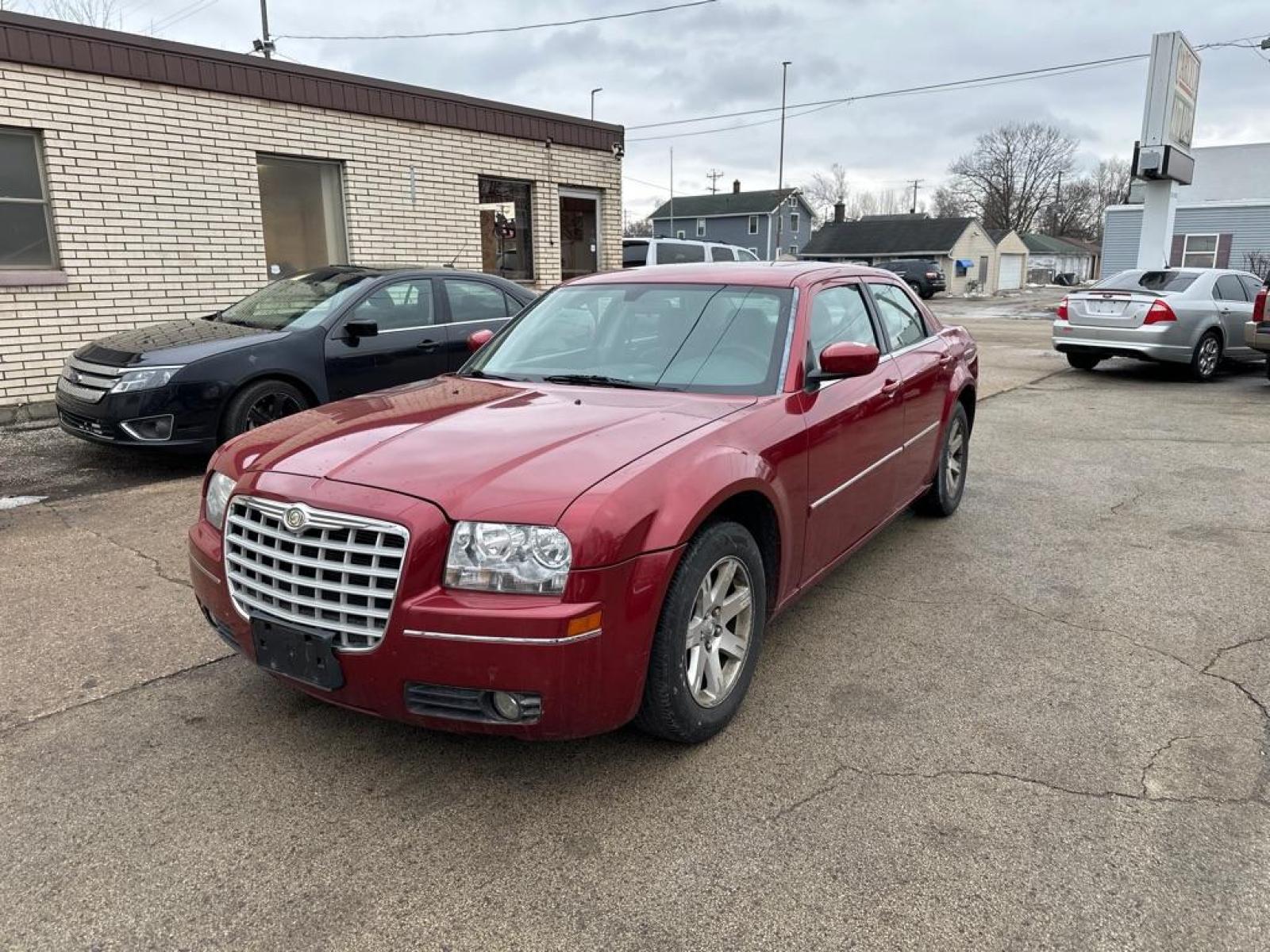 2007 RED CHRYSLER 300 TOURING (2C3KA53GX7H) with an 3.5L engine, Automatic transmission, located at 1708 Broadway, Rockford, IL, 61104, (815) 397-5010, 42.252522, -89.069359 - Photo #0