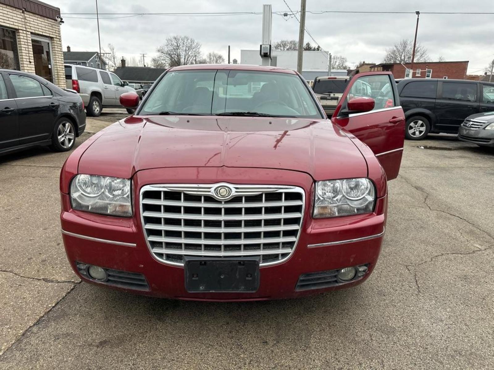 2007 RED CHRYSLER 300 TOURING (2C3KA53GX7H) with an 3.5L engine, Automatic transmission, located at 1708 Broadway, Rockford, IL, 61104, (815) 397-5010, 42.252522, -89.069359 - Photo #9