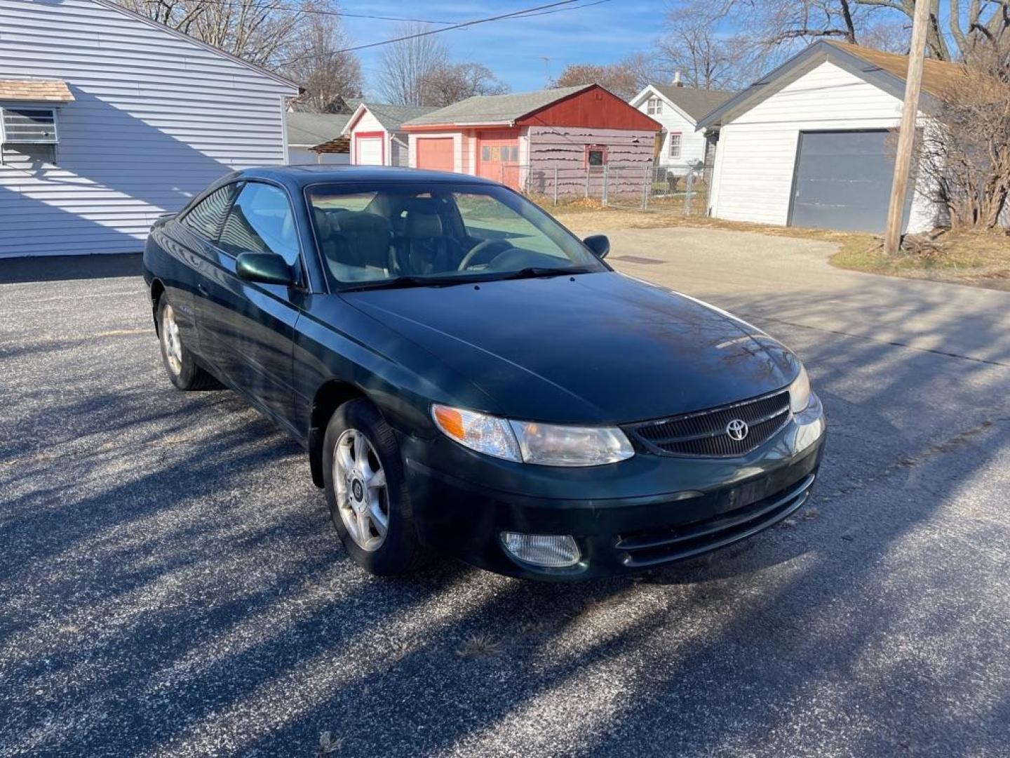 2001 GREEN TOYOTA CAMRY SOLARA SE (2T1CF28P61C) with an 3.0L engine, Automatic transmission, located at 1708 Broadway, Rockford, IL, 61104, (815) 397-5010, 42.252522, -89.069359 - Photo#1