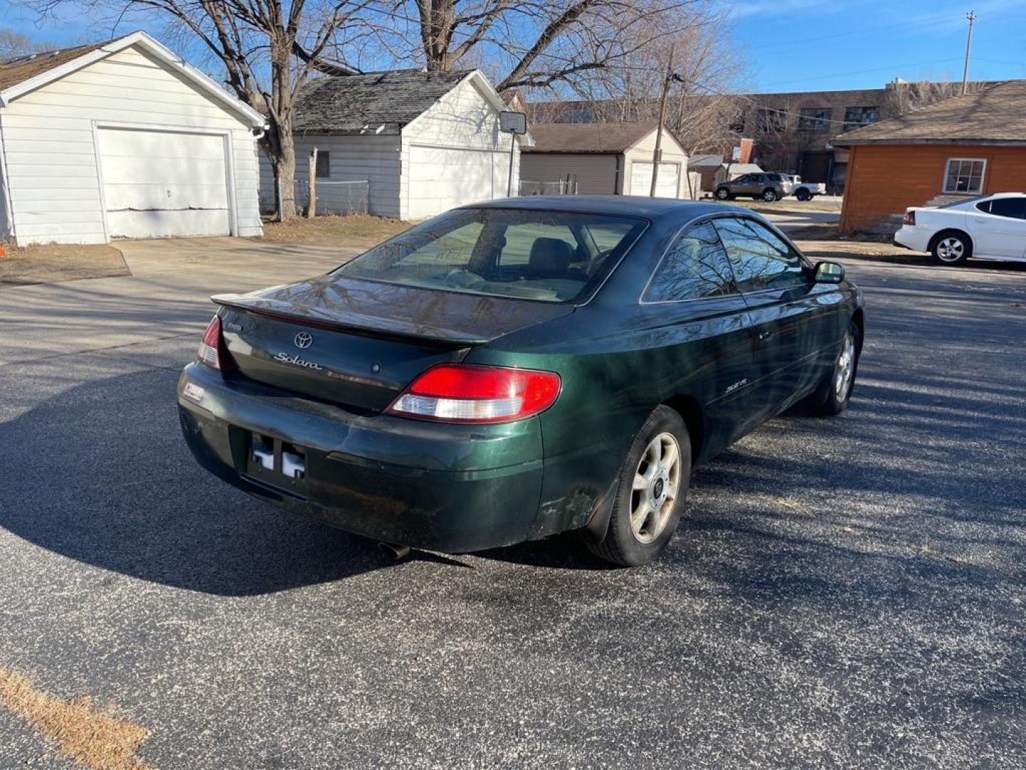 2001 GREEN TOYOTA CAMRY SOLARA SE (2T1CF28P61C) with an 3.0L engine, Automatic transmission, located at 1708 Broadway, Rockford, IL, 61104, (815) 397-5010, 42.252522, -89.069359 - Photo#2