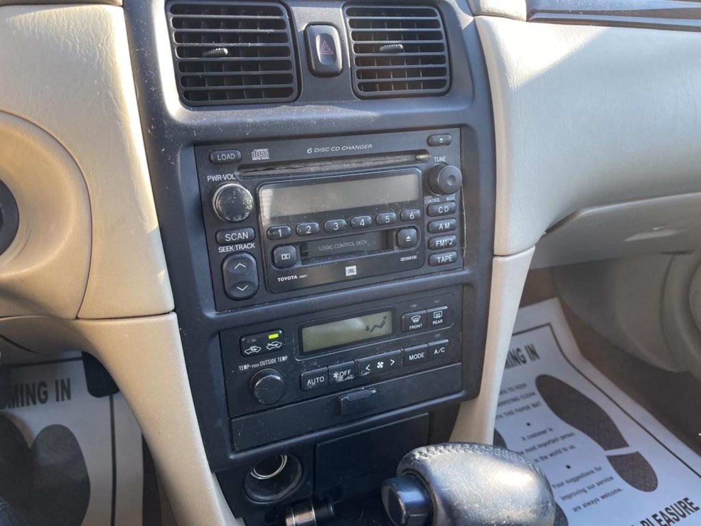 2001 GREEN TOYOTA CAMRY SOLARA SE (2T1CF28P61C) with an 3.0L engine, Automatic transmission, located at 1708 Broadway, Rockford, IL, 61104, (815) 397-5010, 42.252522, -89.069359 - Photo#5