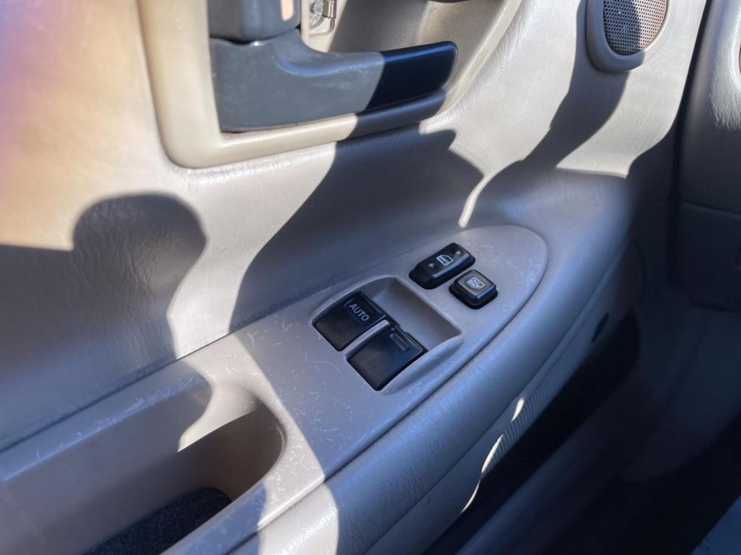 2001 GREEN TOYOTA CAMRY SOLARA SE (2T1CF28P61C) with an 3.0L engine, Automatic transmission, located at 1708 Broadway, Rockford, IL, 61104, (815) 397-5010, 42.252522, -89.069359 - Photo#7