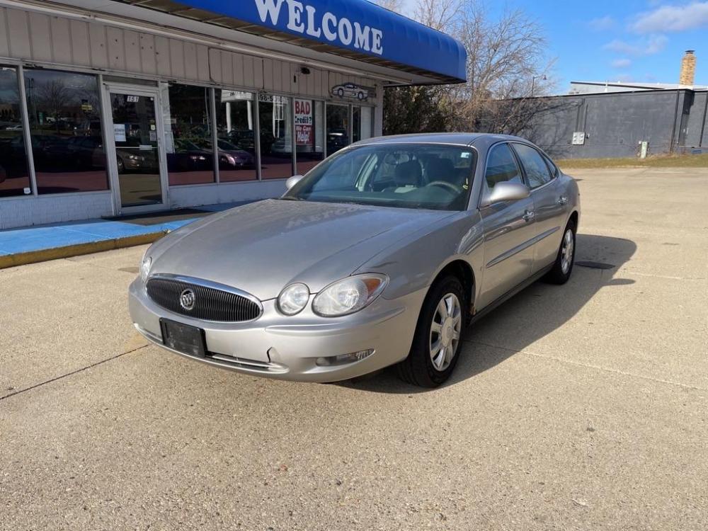 2007 SILVER BUICK LACROSSE CX (2G4WC582671) with an 3.8L engine, Automatic transmission, located at 151 Alpine Road, Rockford, IL, 61108, (815) 398-5010, 42.212986, -89.029320 - Photo #0