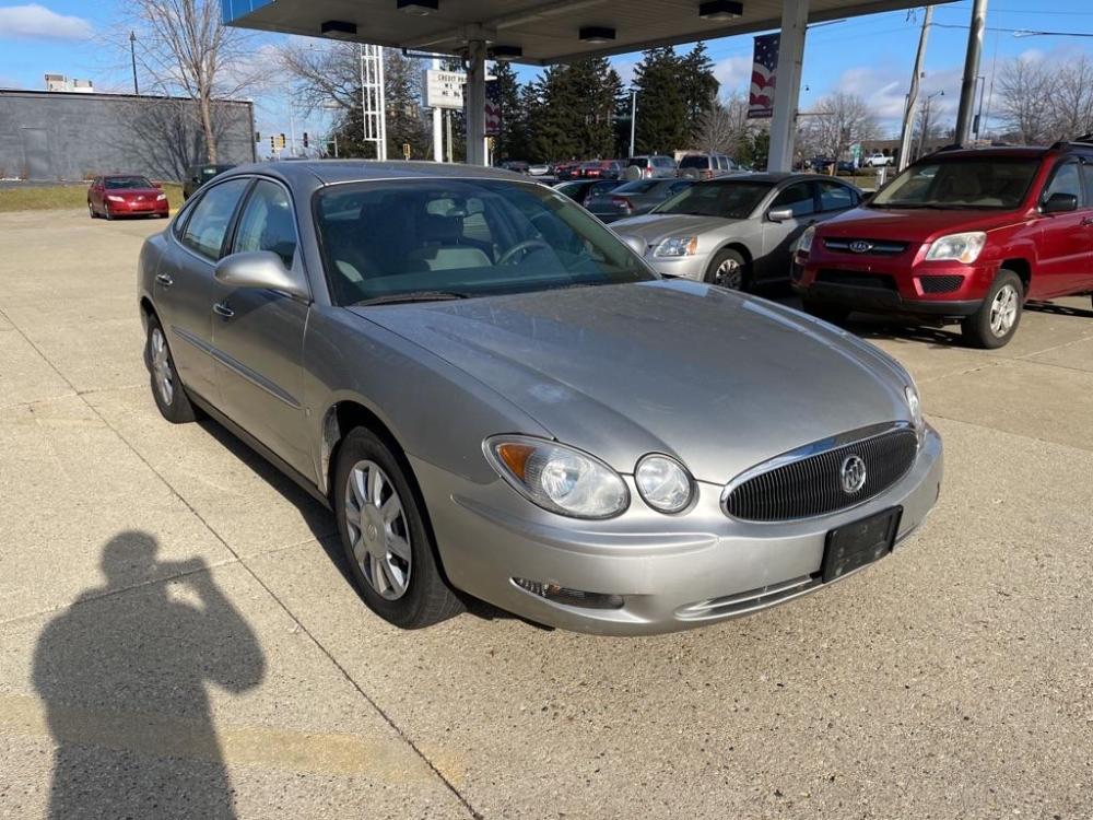 2007 SILVER BUICK LACROSSE CX (2G4WC582671) with an 3.8L engine, Automatic transmission, located at 151 Alpine Road, Rockford, IL, 61108, (815) 398-5010, 42.212986, -89.029320 - Photo #1