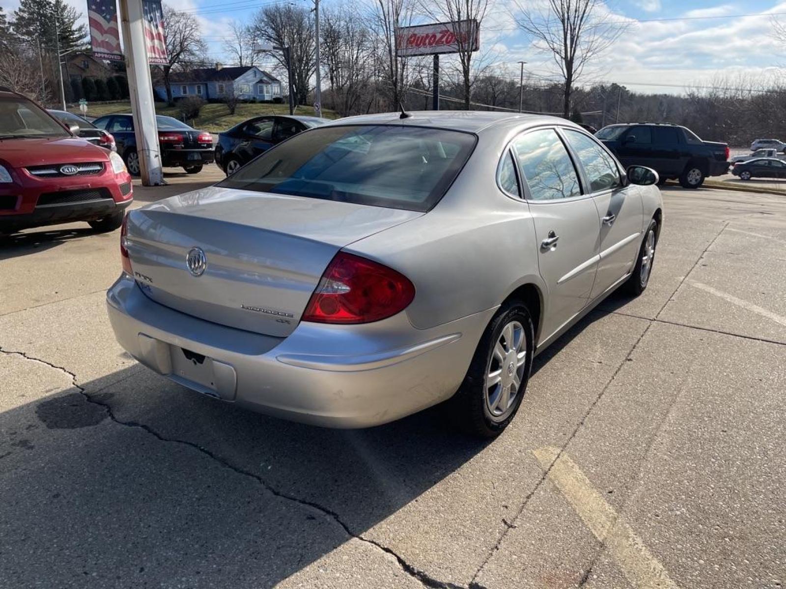 2007 SILVER BUICK LACROSSE CX (2G4WC582671) with an 3.8L engine, Automatic transmission, located at 1708 Broadway, Rockford, IL, 61104, (815) 397-5010, 42.252522, -89.069359 - Photo #2