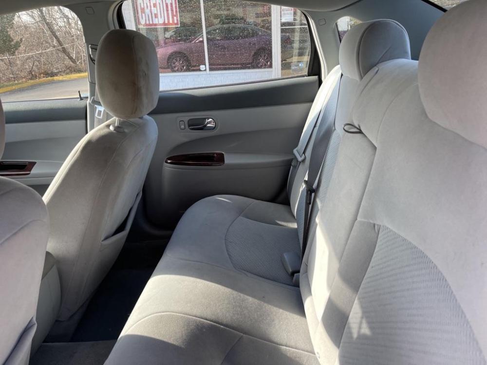 2007 SILVER BUICK LACROSSE CX (2G4WC582671) with an 3.8L engine, Automatic transmission, located at 151 Alpine Road, Rockford, IL, 61108, (815) 398-5010, 42.212986, -89.029320 - Photo #4