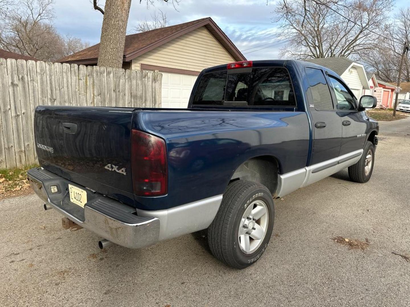 2002 BLUE DODGE RAM 1500 (1D7HU18N02S) with an 4.7L engine, Automatic transmission, located at 1708 Broadway, Rockford, IL, 61104, (815) 397-5010, 42.252522, -89.069359 - Photo#2