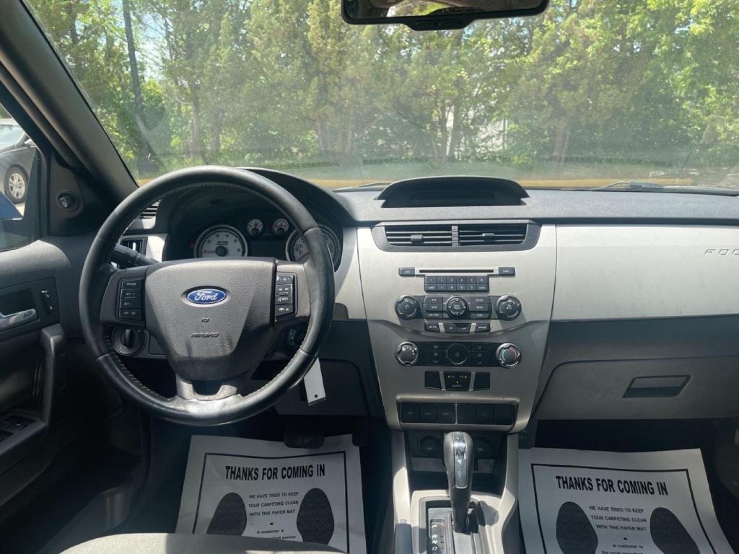 2008 BLUE FORD FOCUS SE (1FAHP35NX8W) with an 2.0L engine, Automatic transmission, located at 1708 Broadway, Rockford, IL, 61104, (815) 397-5010, 42.252522, -89.069359 - Photo#5