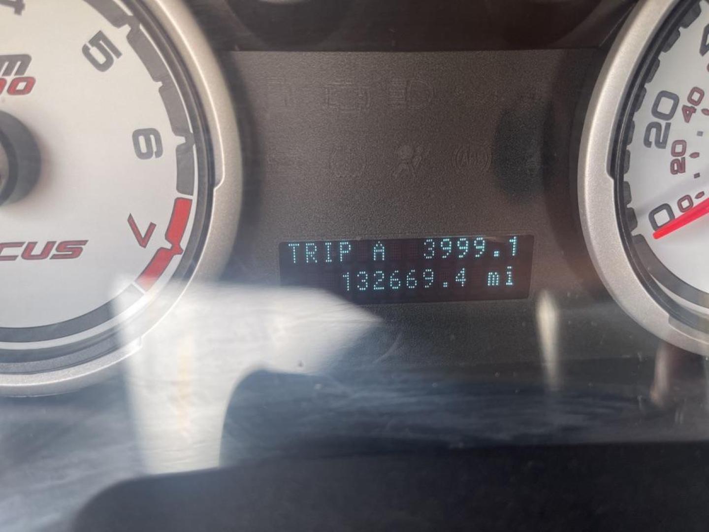 2008 BLUE FORD FOCUS SE (1FAHP35NX8W) with an 2.0L engine, Automatic transmission, located at 1708 Broadway, Rockford, IL, 61104, (815) 397-5010, 42.252522, -89.069359 - Photo#7