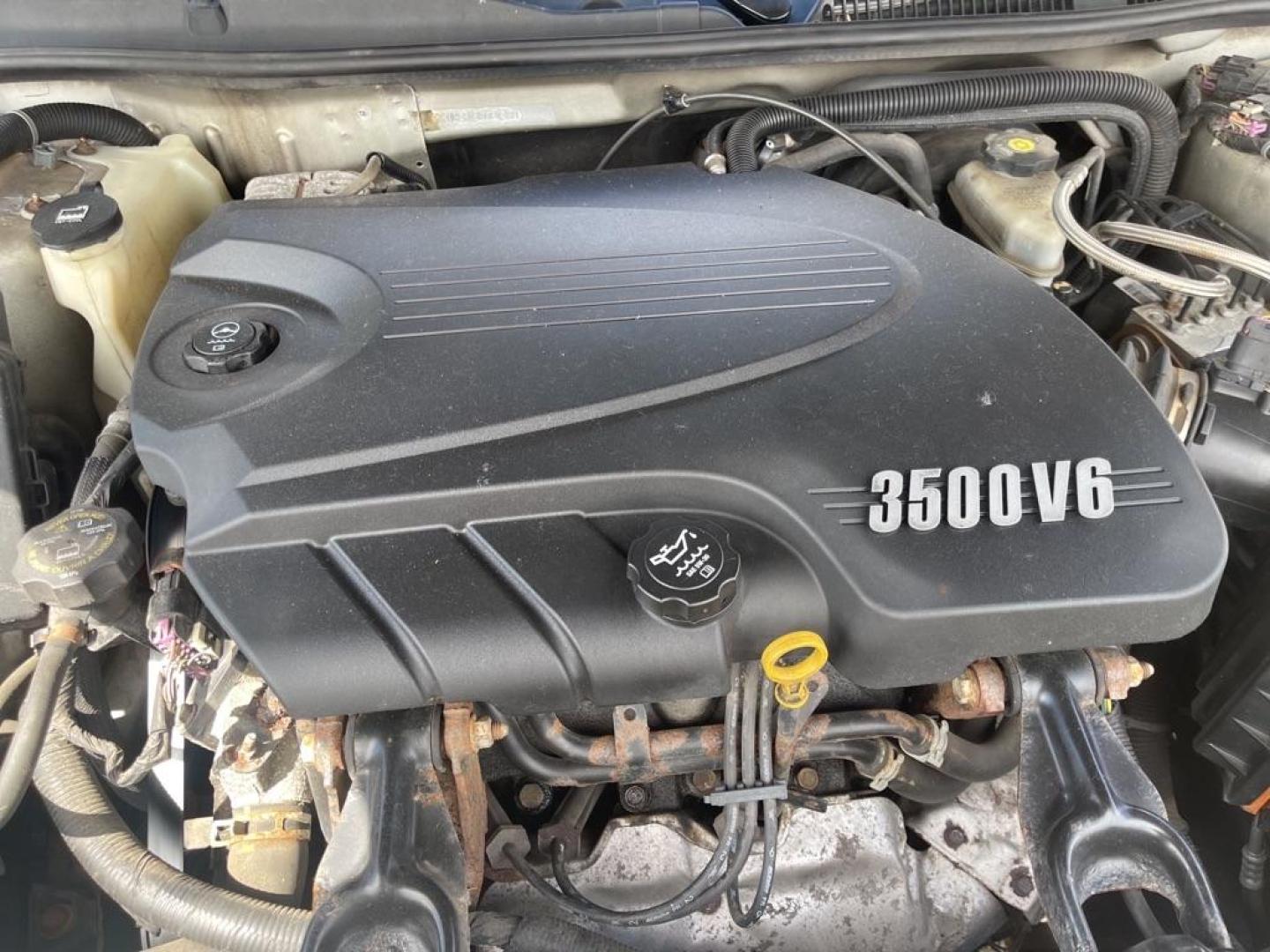 2010 SILVER CHEVROLET IMPALA LS (2G1WA5EK5A1) with an 3.5L engine, Automatic transmission, located at 1708 Broadway, Rockford, IL, 61104, (815) 397-5010, 42.252522, -89.069359 - Photo#9