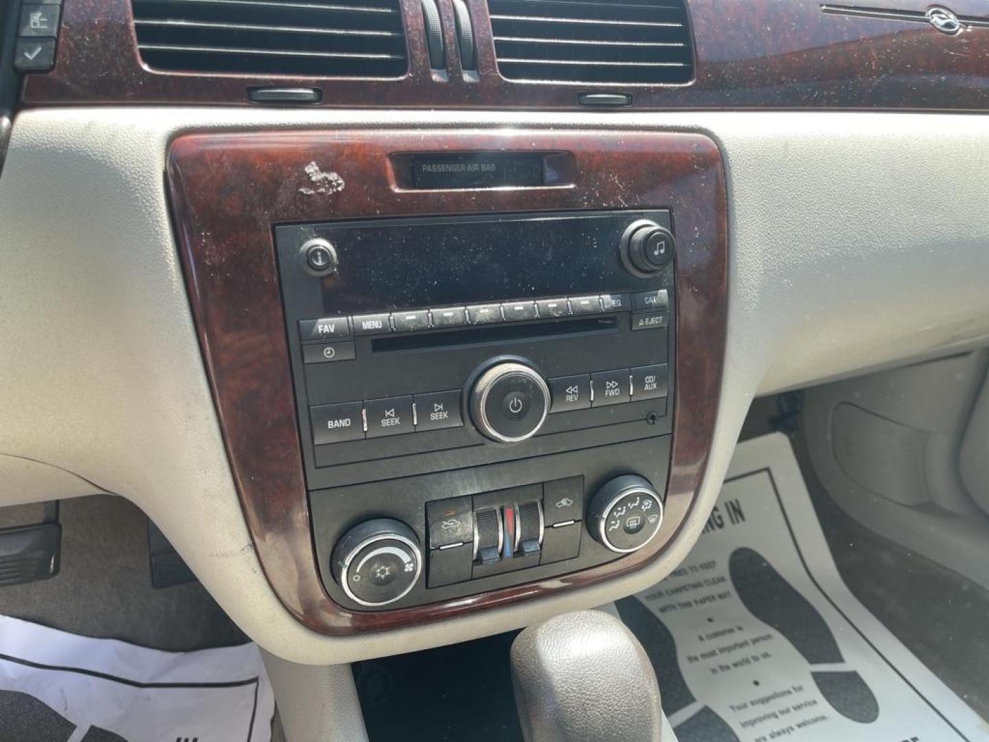 2010 SILVER CHEVROLET IMPALA LS (2G1WA5EK5A1) with an 3.5L engine, Automatic transmission, located at 1708 Broadway, Rockford, IL, 61104, (815) 397-5010, 42.252522, -89.069359 - Photo#6