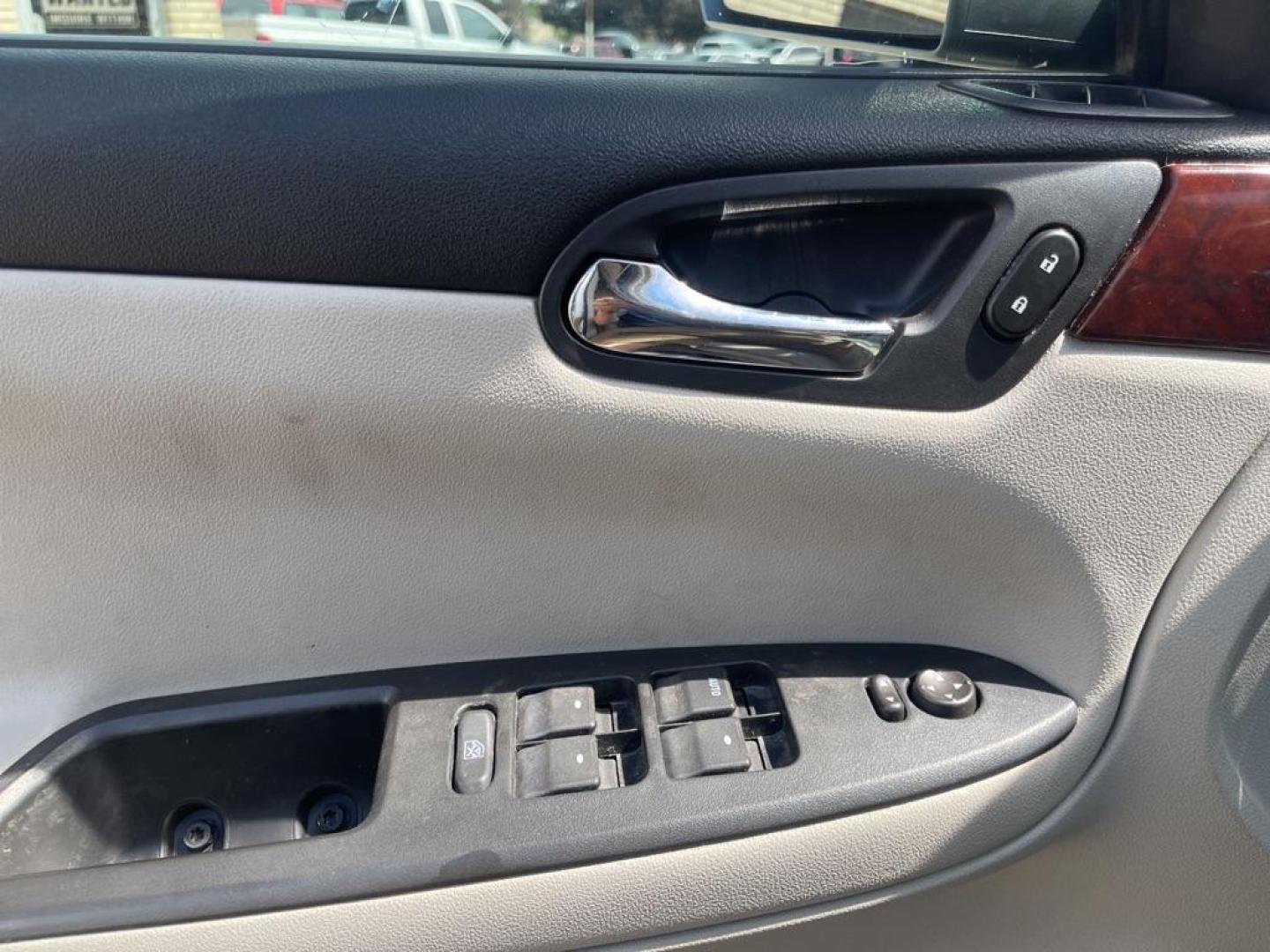 2010 SILVER CHEVROLET IMPALA LS (2G1WA5EK5A1) with an 3.5L engine, Automatic transmission, located at 1708 Broadway, Rockford, IL, 61104, (815) 397-5010, 42.252522, -89.069359 - Photo#8
