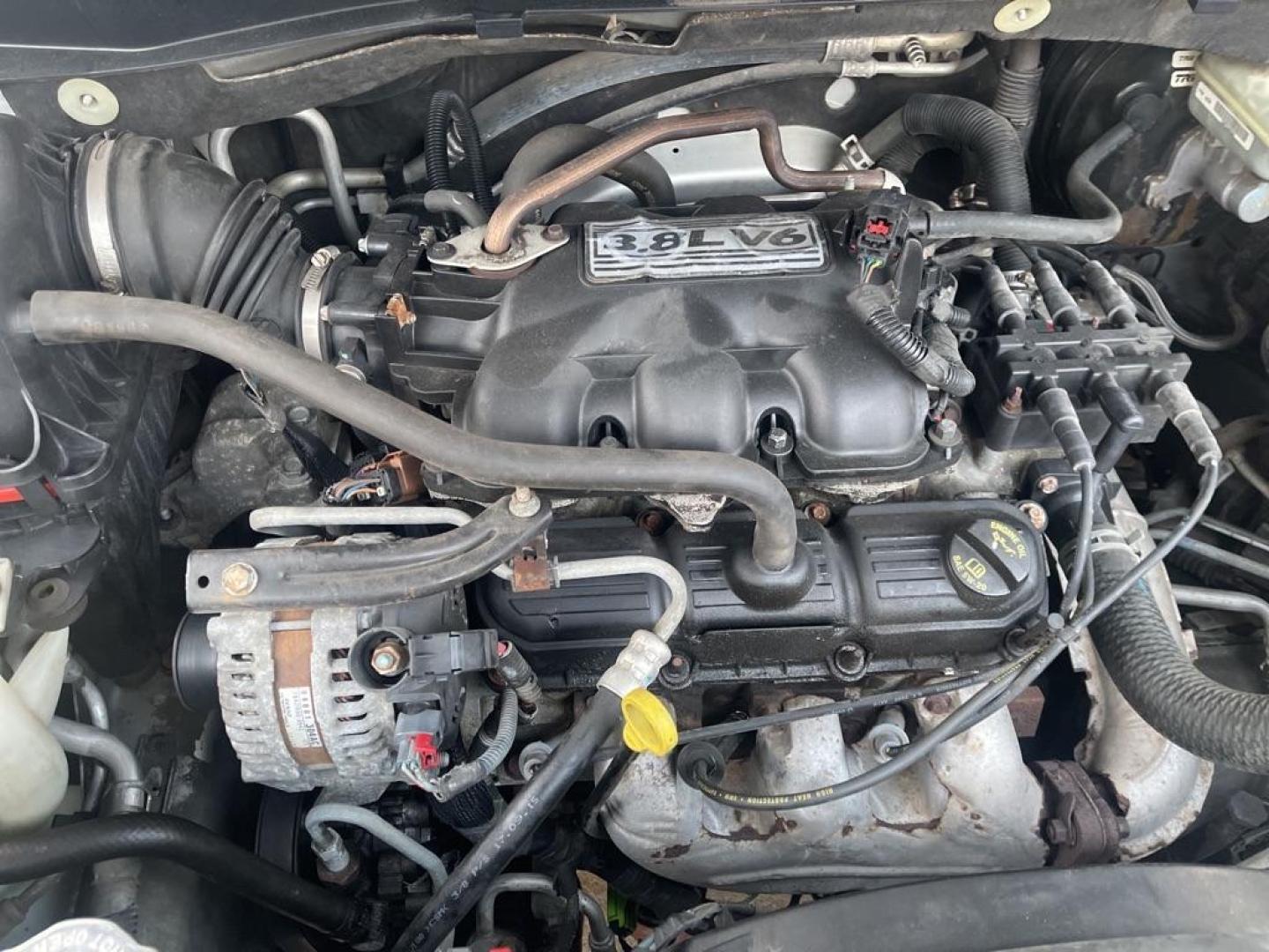 2010 SILVER DODGE GRAND CARAVAN SXT (2D4RN5D11AR) with an 3.8L engine, Automatic transmission, located at 1708 Broadway, Rockford, IL, 61104, (815) 397-5010, 42.252522, -89.069359 - Photo#10