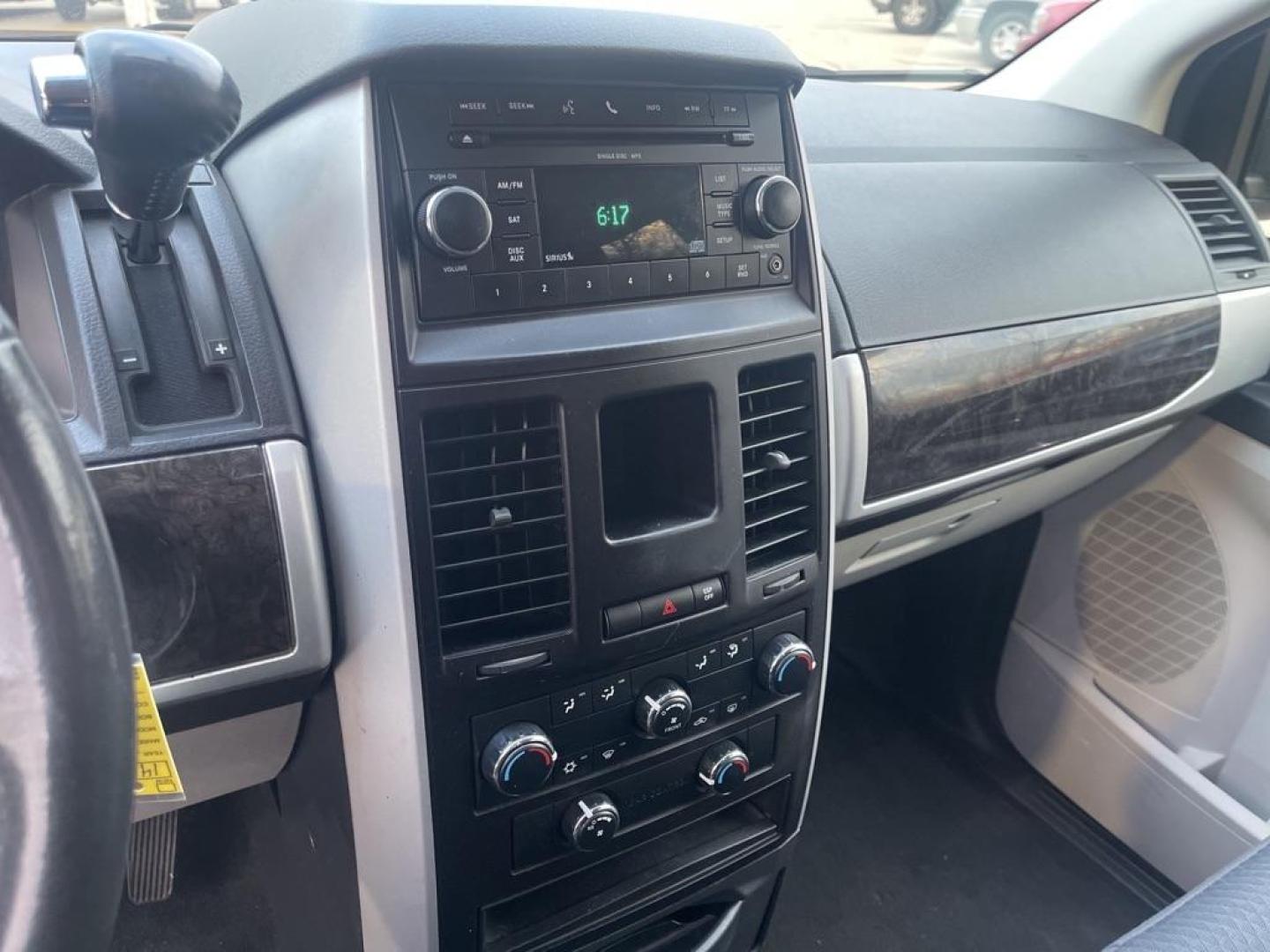 2010 SILVER DODGE GRAND CARAVAN SXT (2D4RN5D11AR) with an 3.8L engine, Automatic transmission, located at 1708 Broadway, Rockford, IL, 61104, (815) 397-5010, 42.252522, -89.069359 - Photo#7