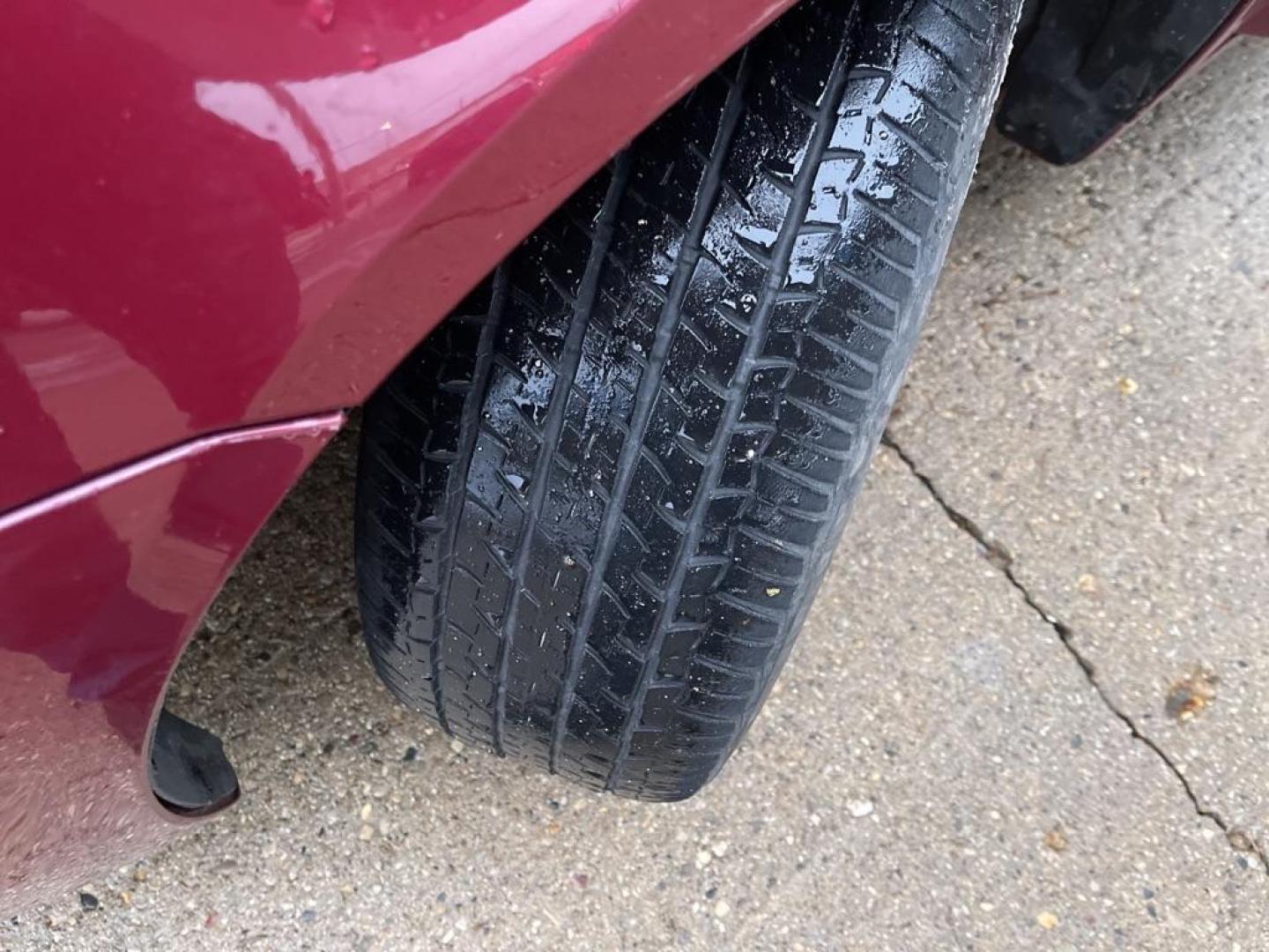 2006 MAROON SATURN ION LEVEL 3 (1G8AL58F16Z) with an 2.2L engine, Automatic transmission, located at 1708 Broadway, Rockford, IL, 61104, (815) 397-5010, 42.252522, -89.069359 - Photo#9