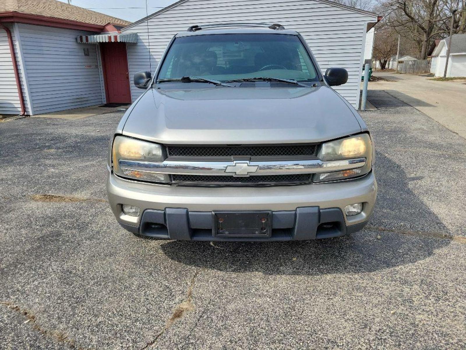 2003 GRAY CHEVROLET TRAILBLAZER (1GNDT13S432) with an 4.2L engine, Automatic transmission, located at 1708 Broadway, Rockford, IL, 61104, (815) 397-5010, 42.252522, -89.069359 - Photo #0