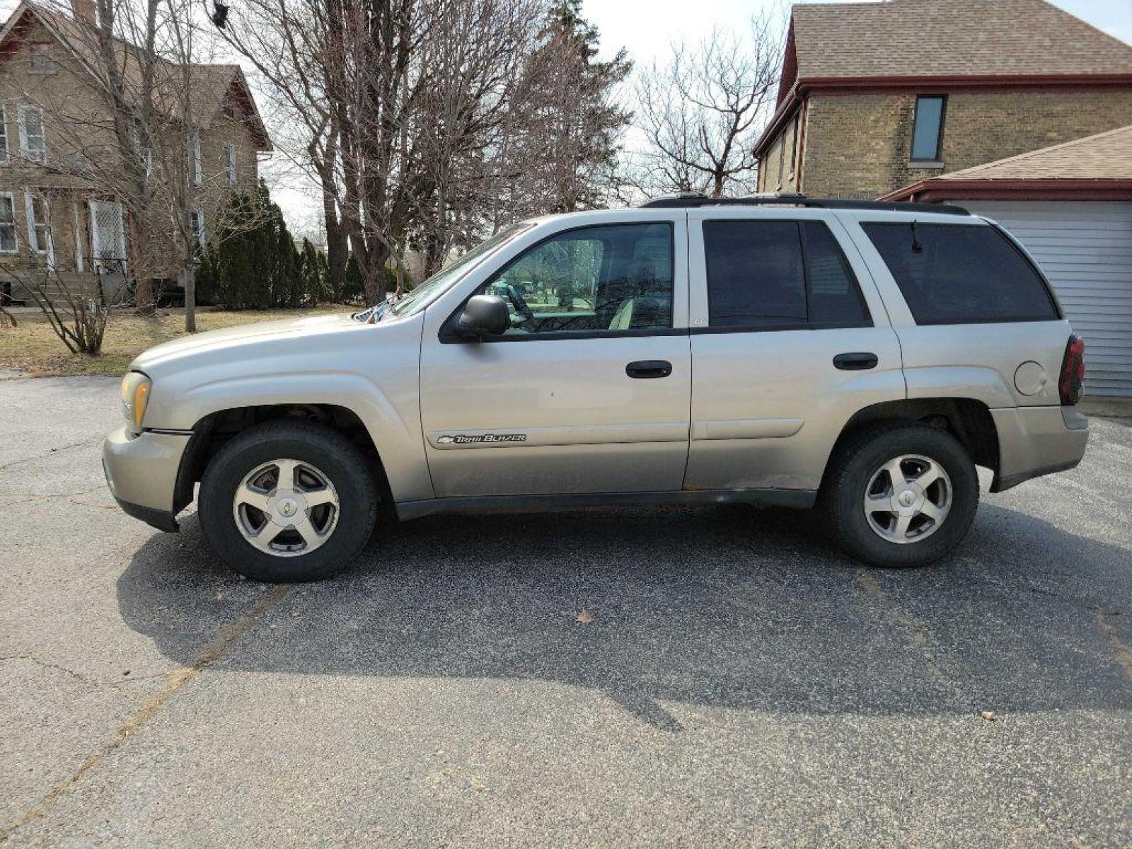 2003 GRAY CHEVROLET TRAILBLAZER (1GNDT13S432) with an 4.2L engine, Automatic transmission, located at 1708 Broadway, Rockford, IL, 61104, (815) 397-5010, 42.252522, -89.069359 - Photo #1