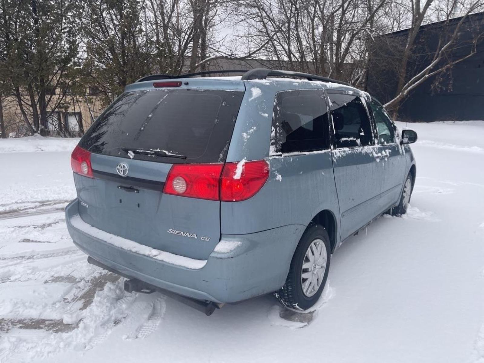 2007 BLUE TOYOTA SIENNA CE (5TDZK23C37S) with an 3.5L engine, Automatic transmission, located at 1708 Broadway, Rockford, IL, 61104, (815) 397-5010, 42.252522, -89.069359 - Photo #2